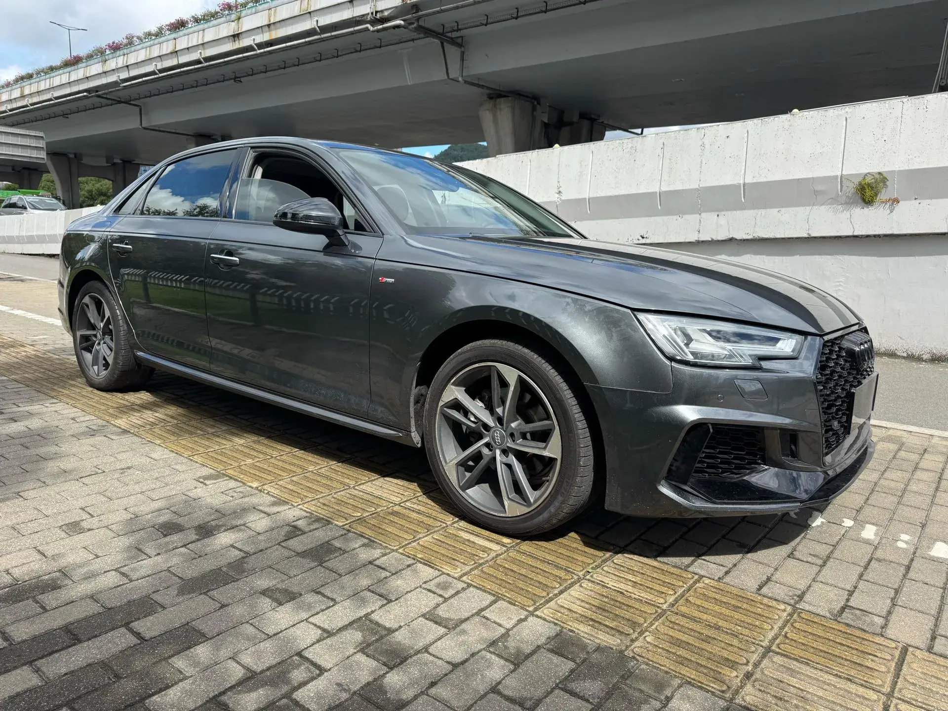 2019 AUDI A4L thumbnail 3