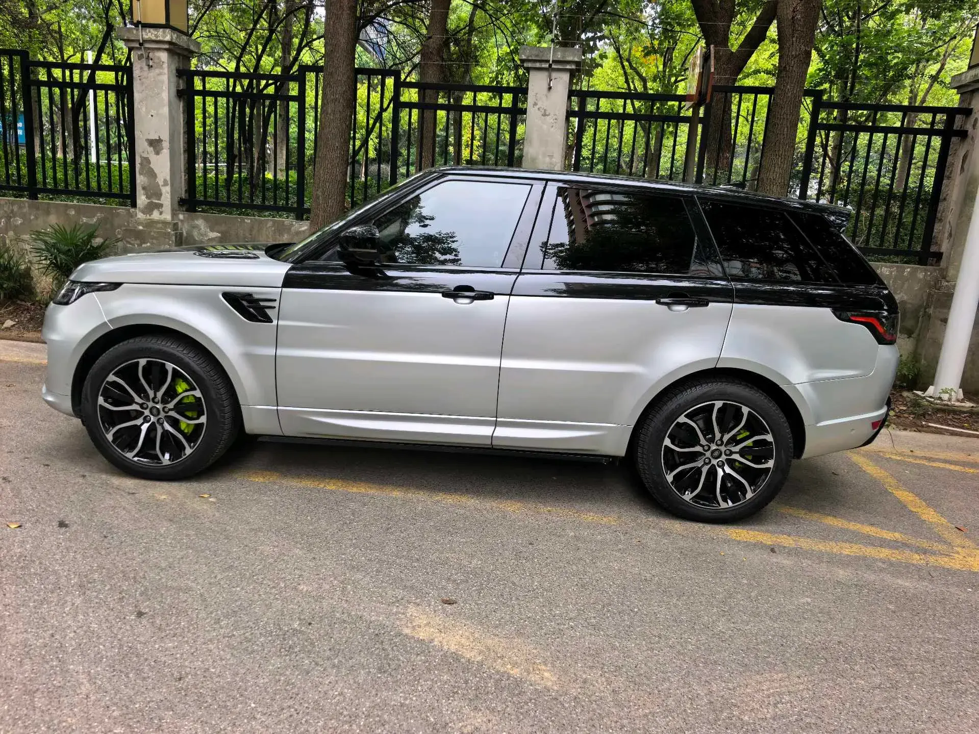 2022 LAND ROVER thumbnail 2