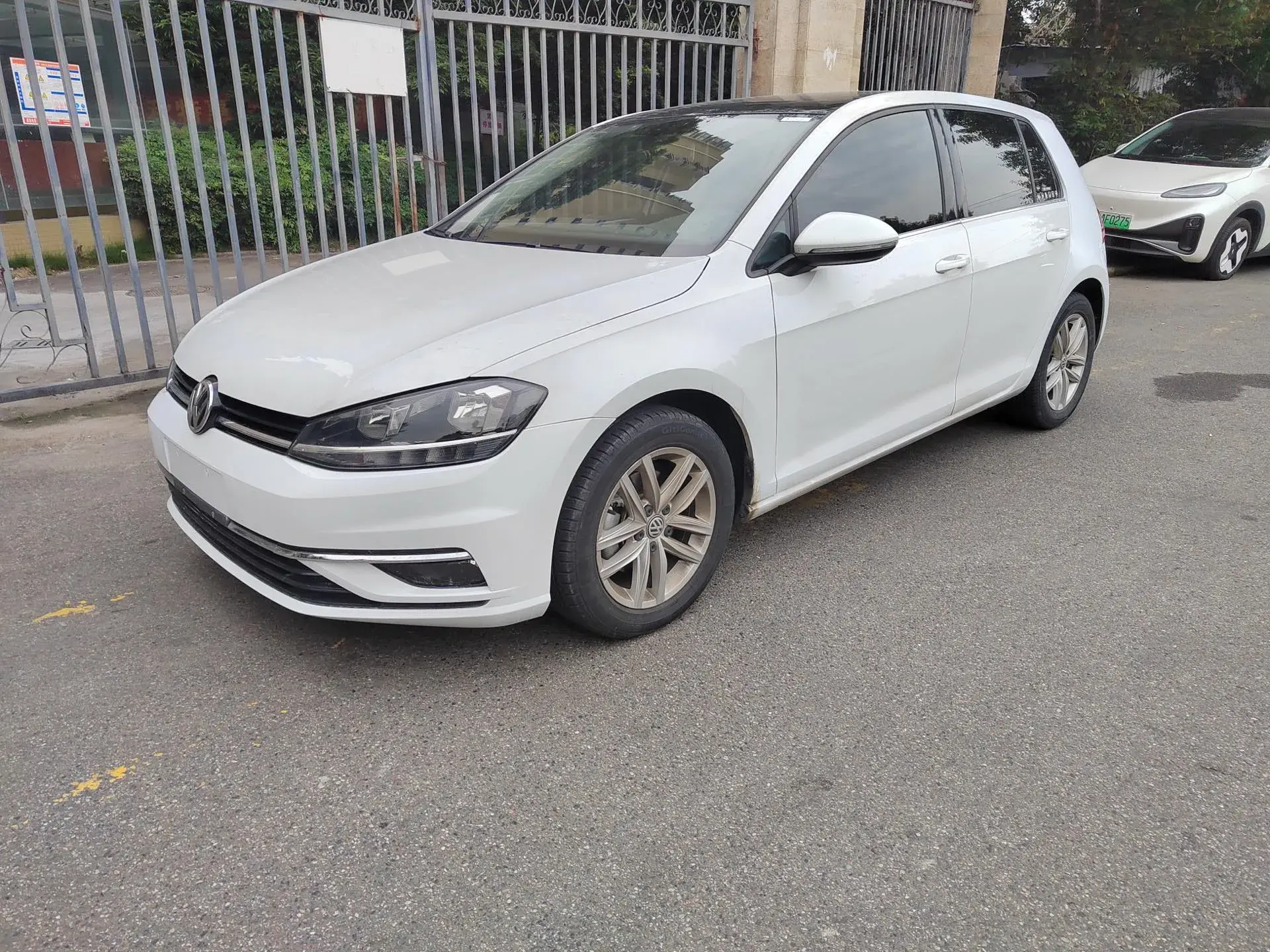 2019 VOLKSWAGEN GOLF view 1