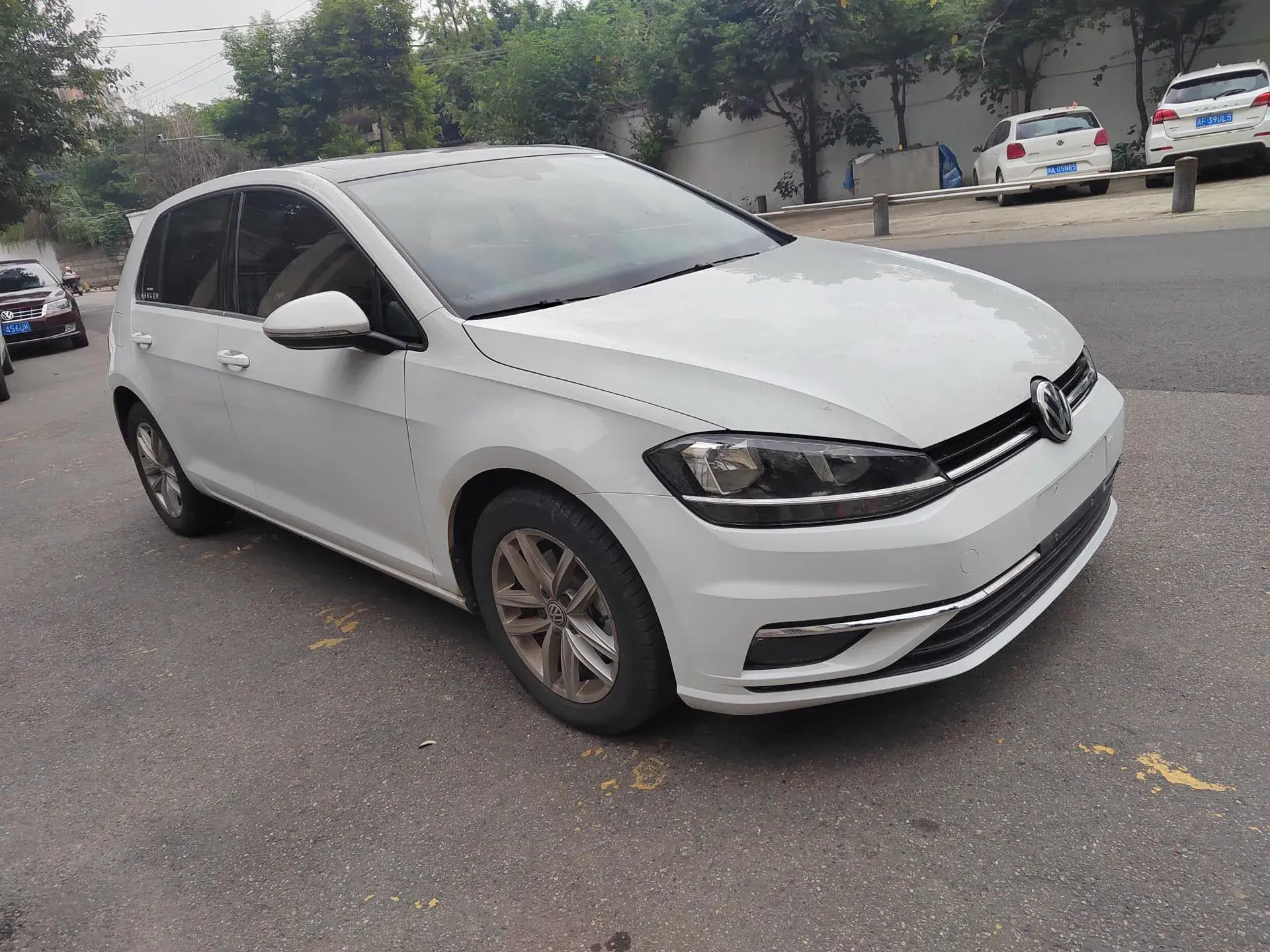2019 VOLKSWAGEN GOLF thumbnail 3
