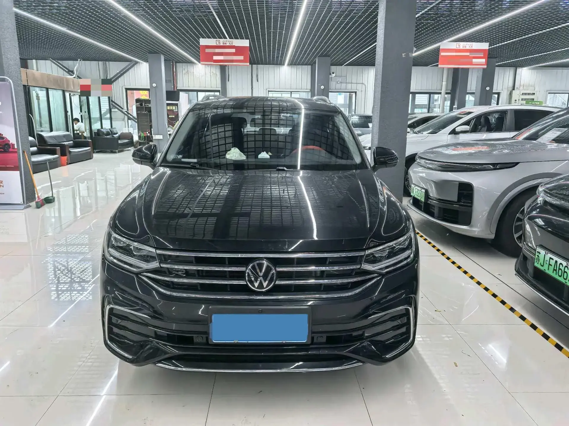 2024 VOLKSWAGEN TIGUAN thumbnail 2