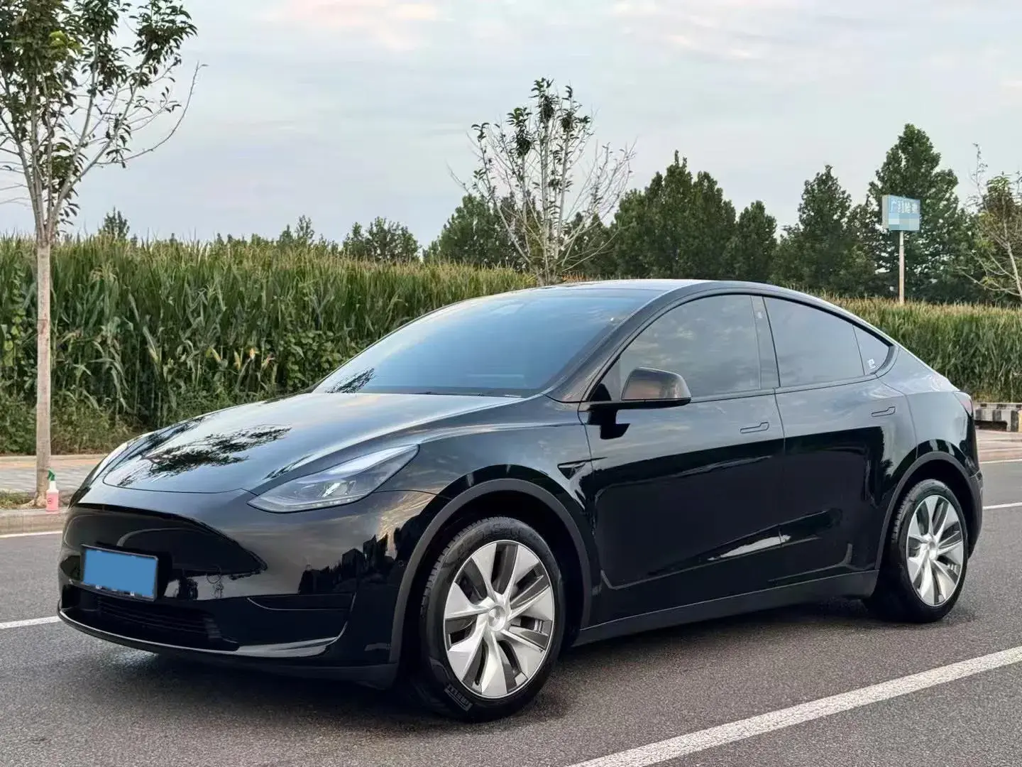 2022 TESLA MODEL view 1