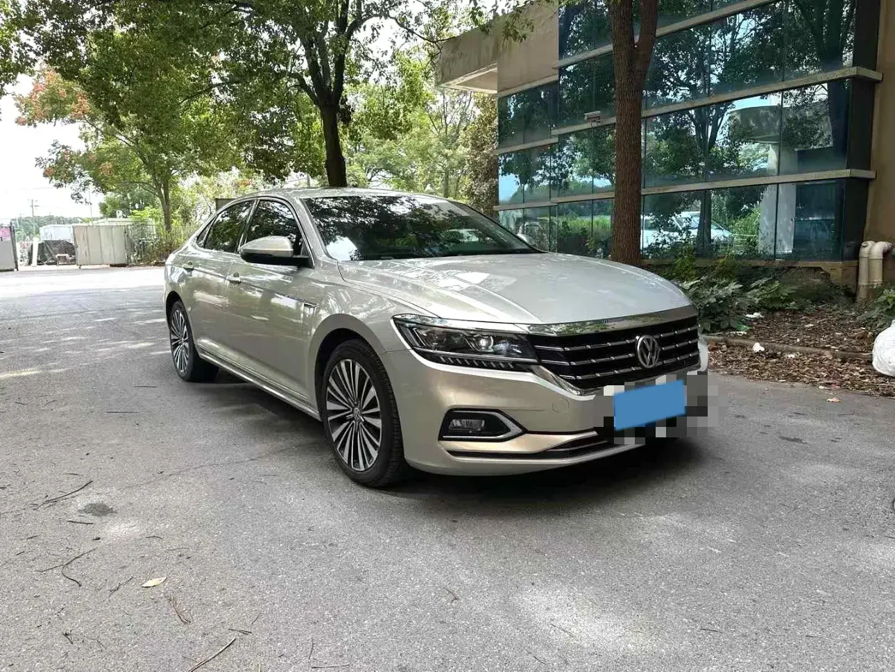 2019 VOLKSWAGEN PASSAT thumbnail 3