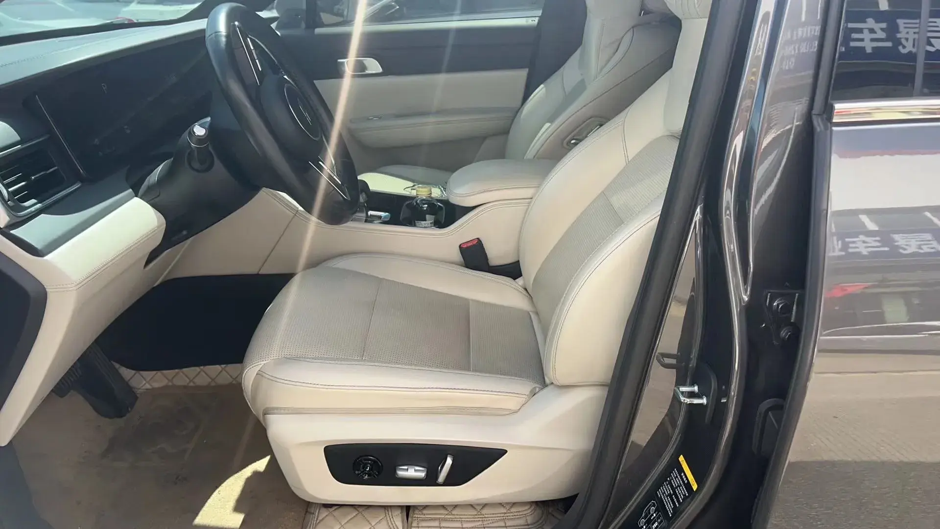 2021 LI ONE thumbnail 3