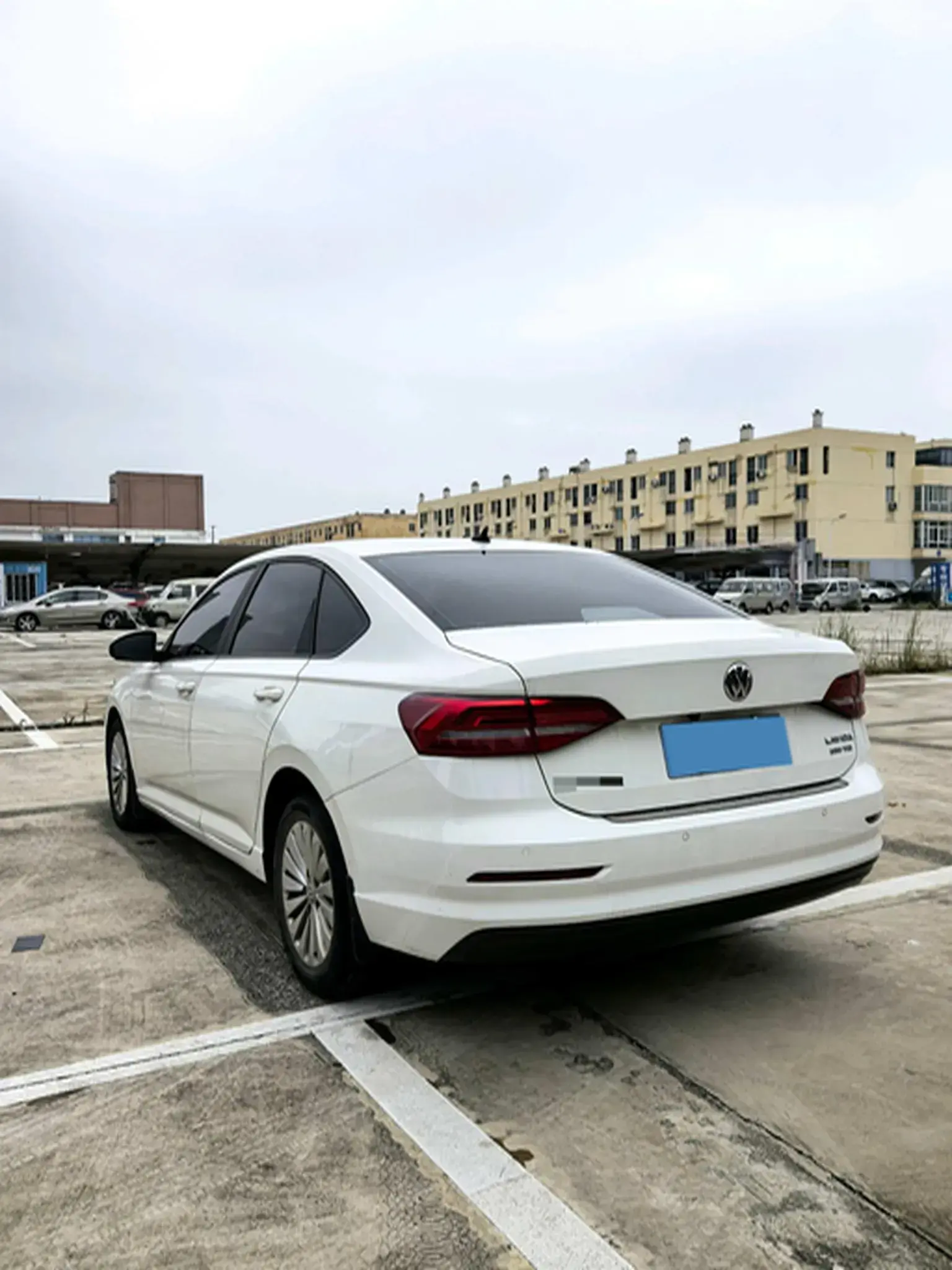 2018 VOLKSWAGEN LAVIDA thumbnail 4