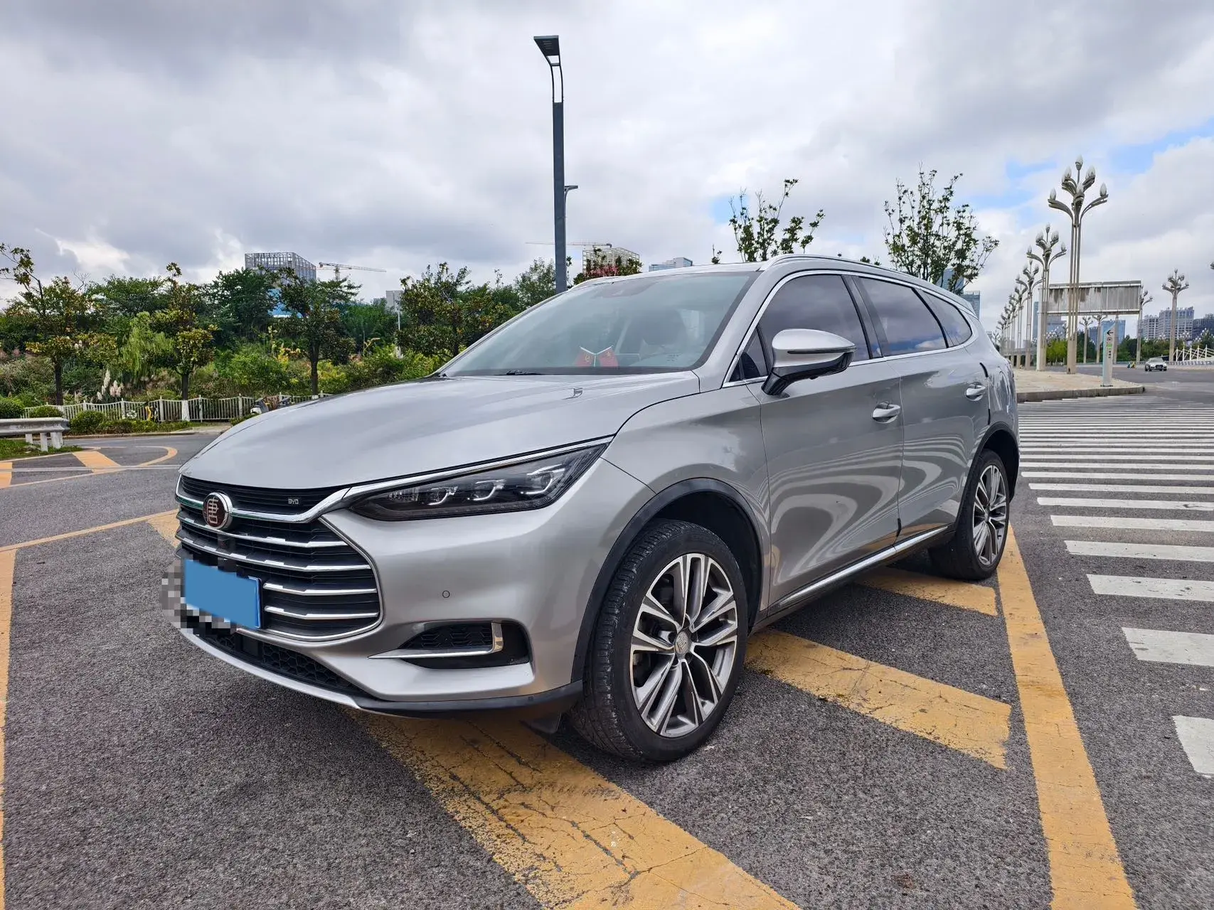 2018 BYD TANG view 1