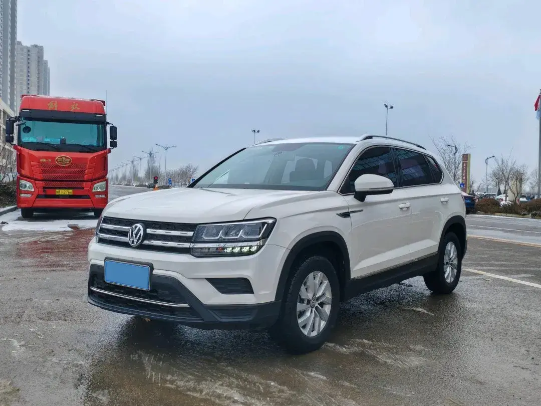 2019 VOLKSWAGEN THARU view 1