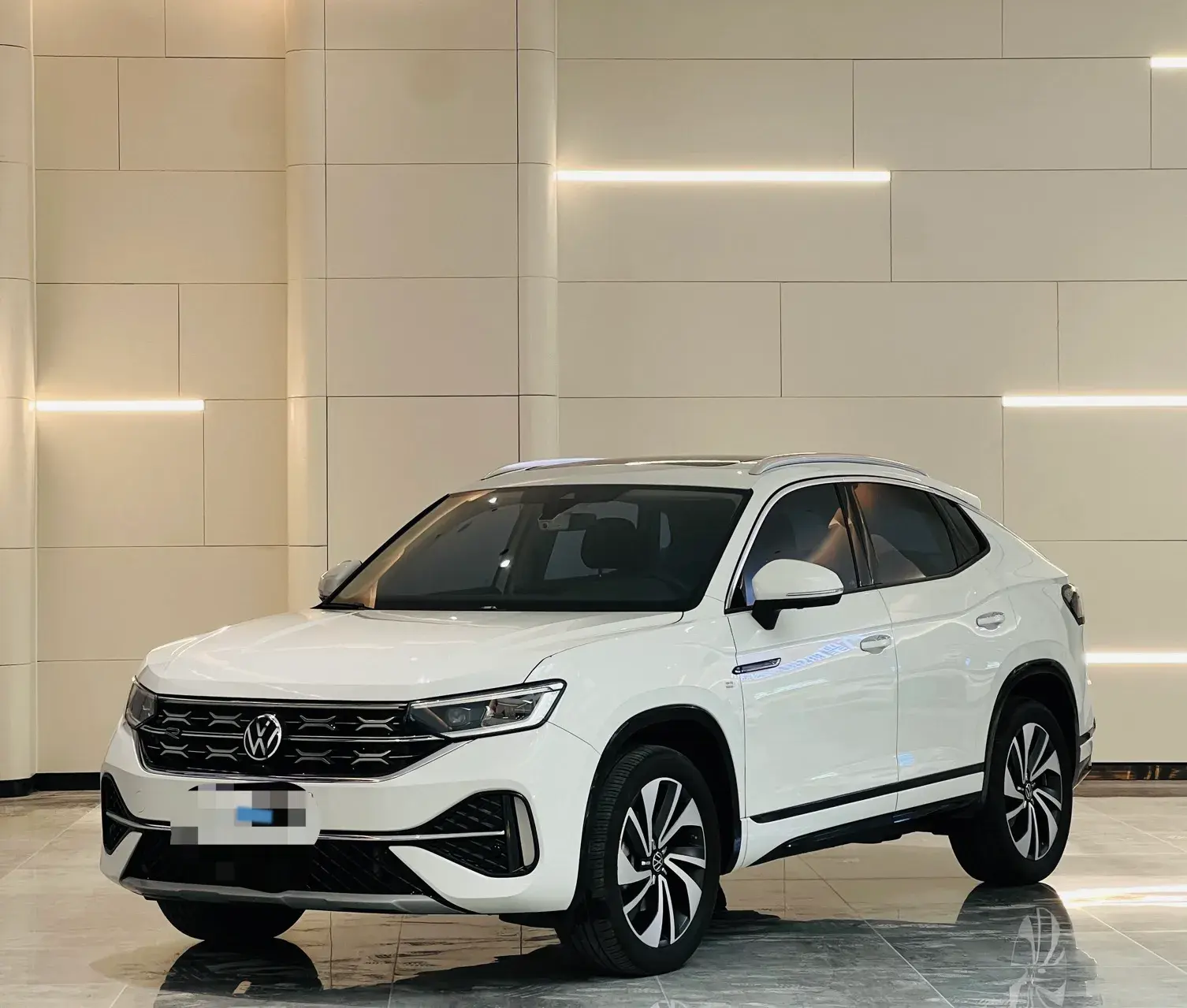 2023 VOLKSWAGEN TAYRON view 1