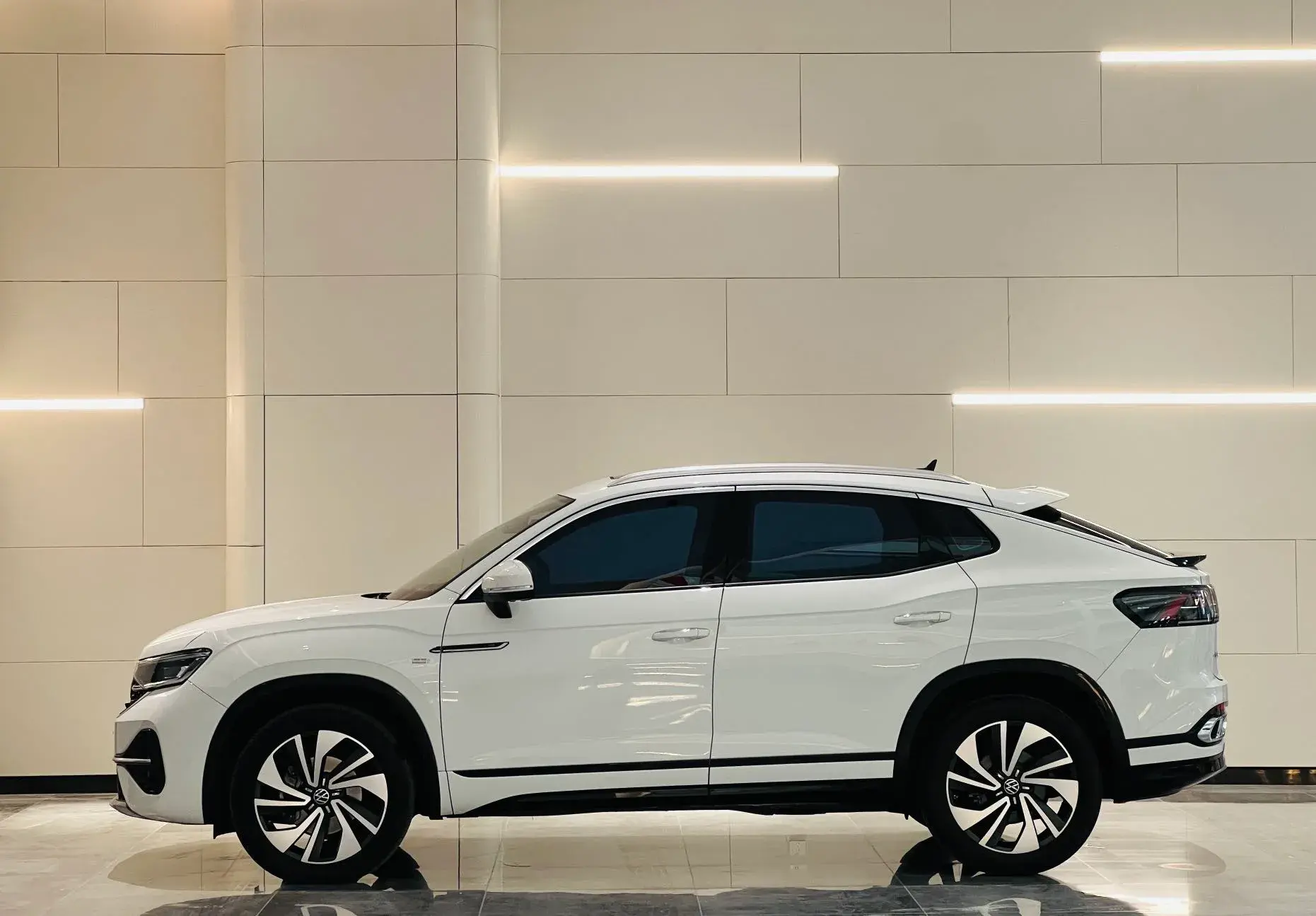 2023 VOLKSWAGEN TAYRON thumbnail 3