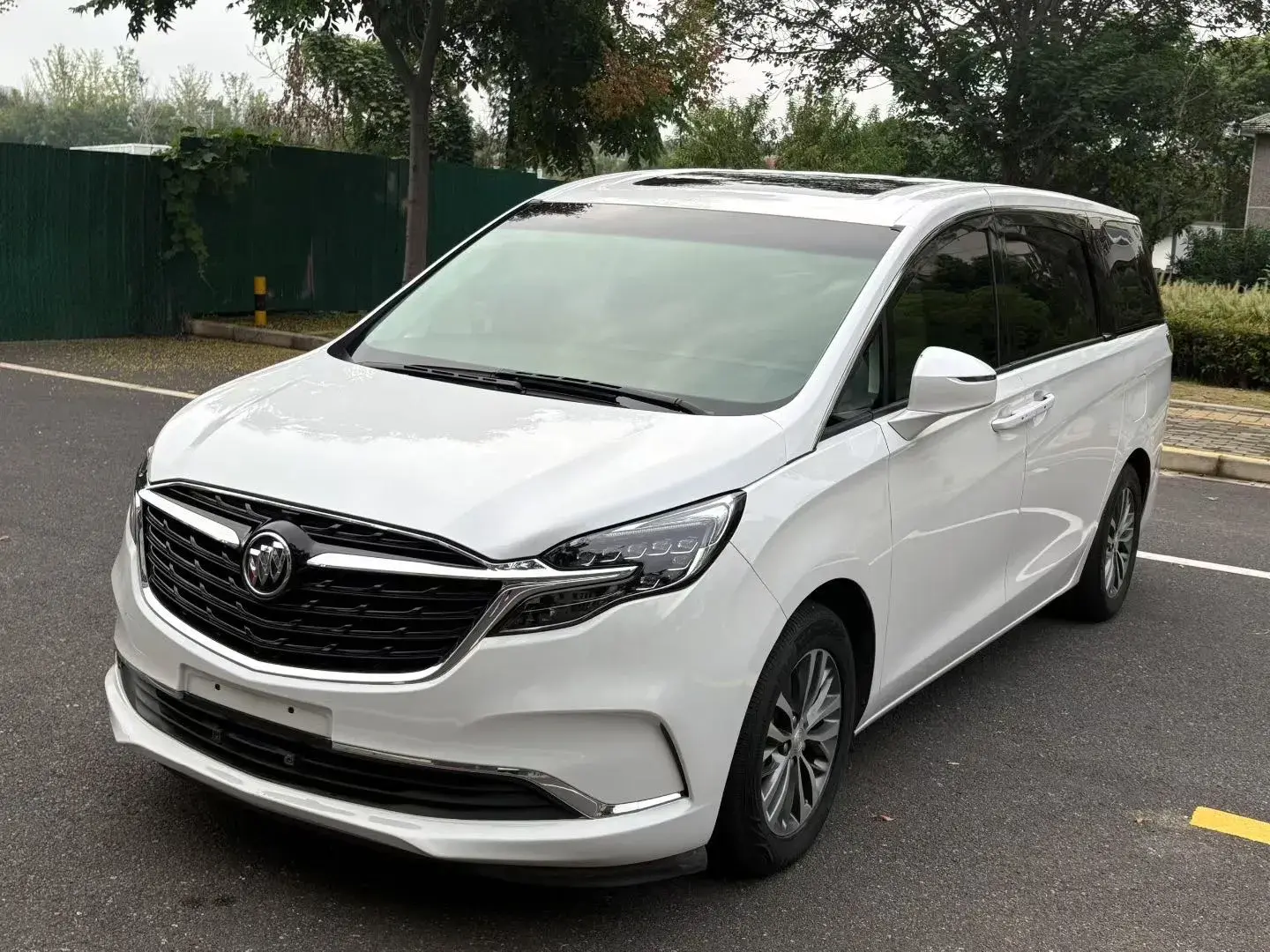 2021 BUICK GL8 view 1