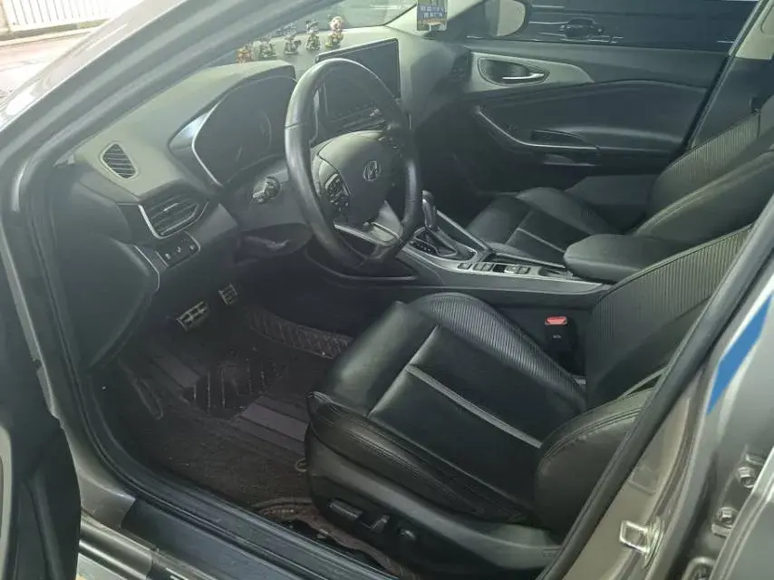 2019 HYUNDAI LA thumbnail 4