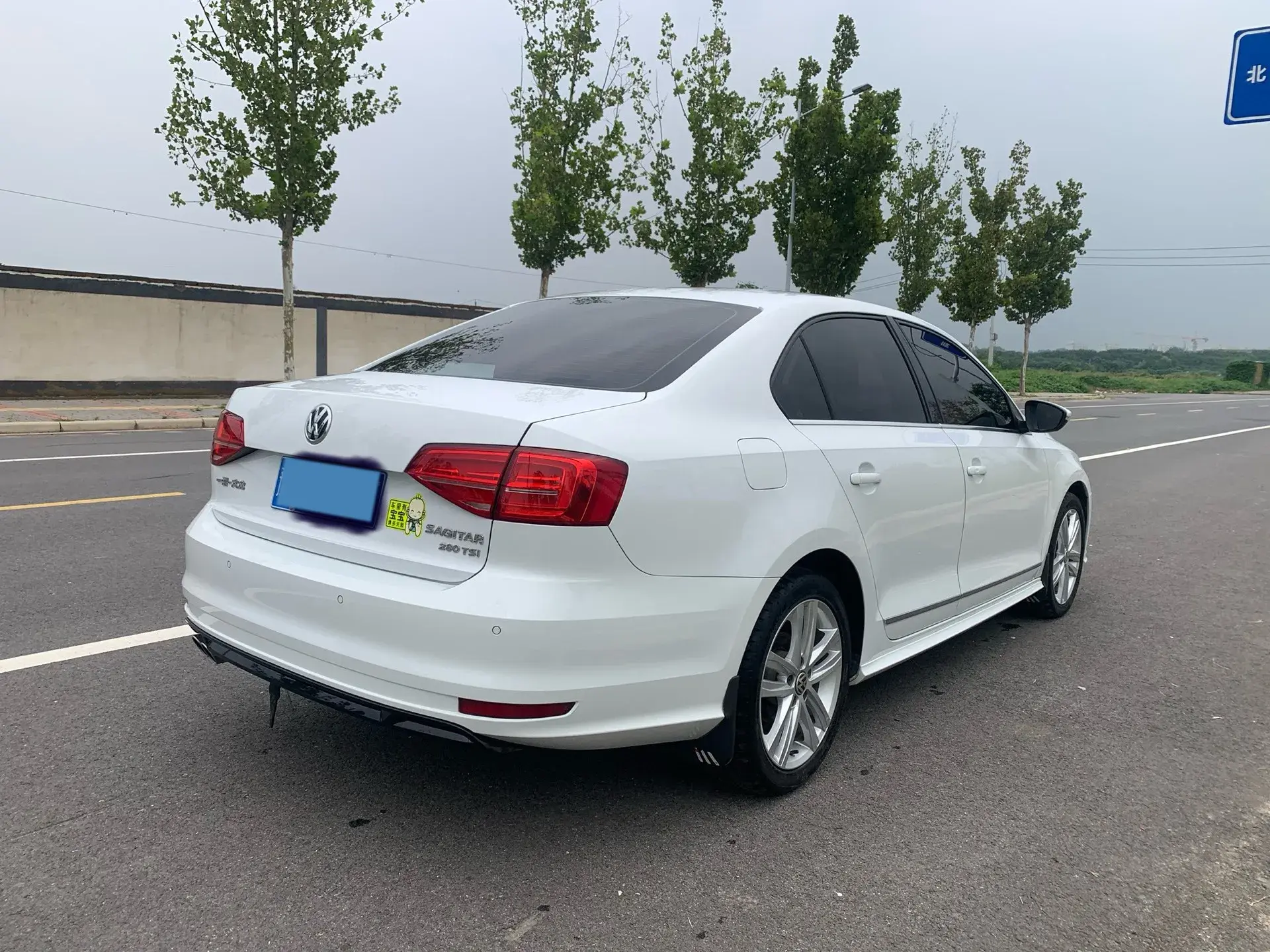 2018 VOLKSWAGEN SAGITAR thumbnail 4