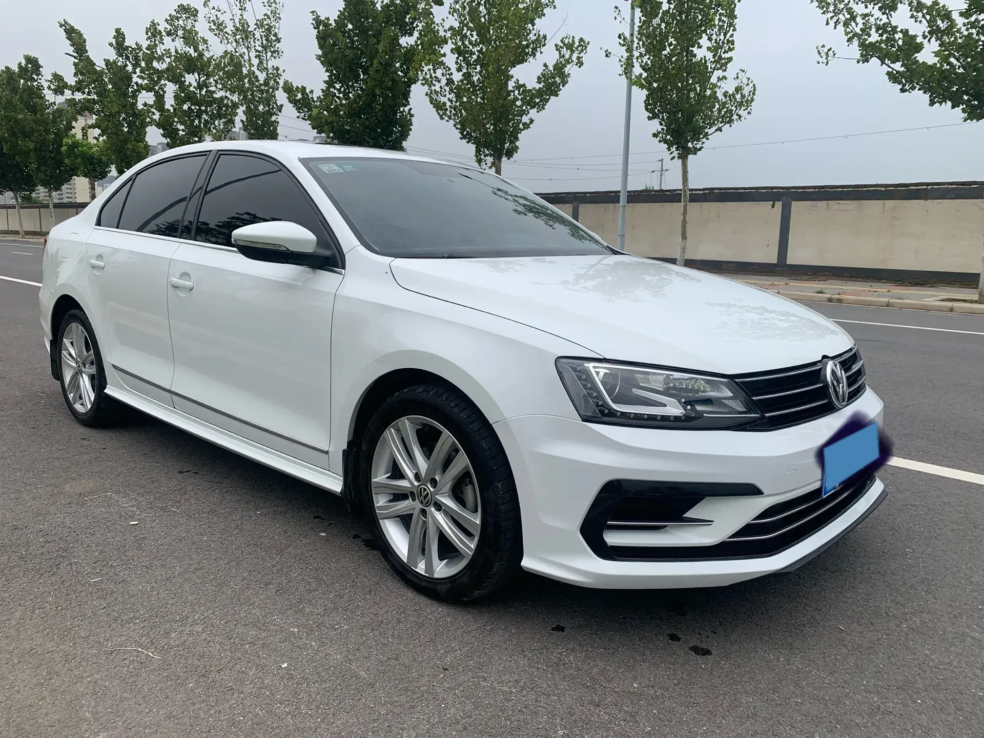 2018 VOLKSWAGEN SAGITAR thumbnail 3