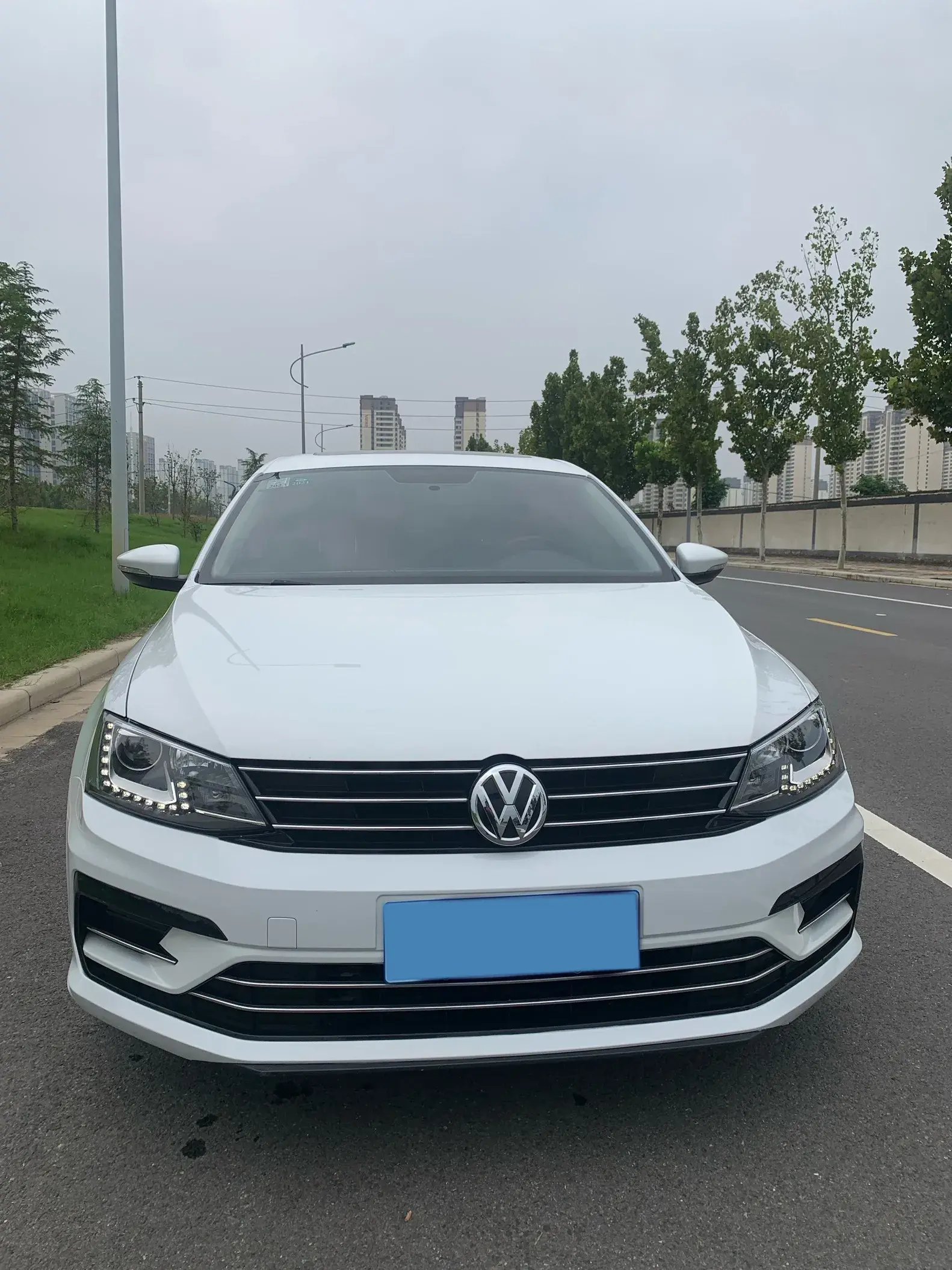 2018 VOLKSWAGEN SAGITAR thumbnail 2