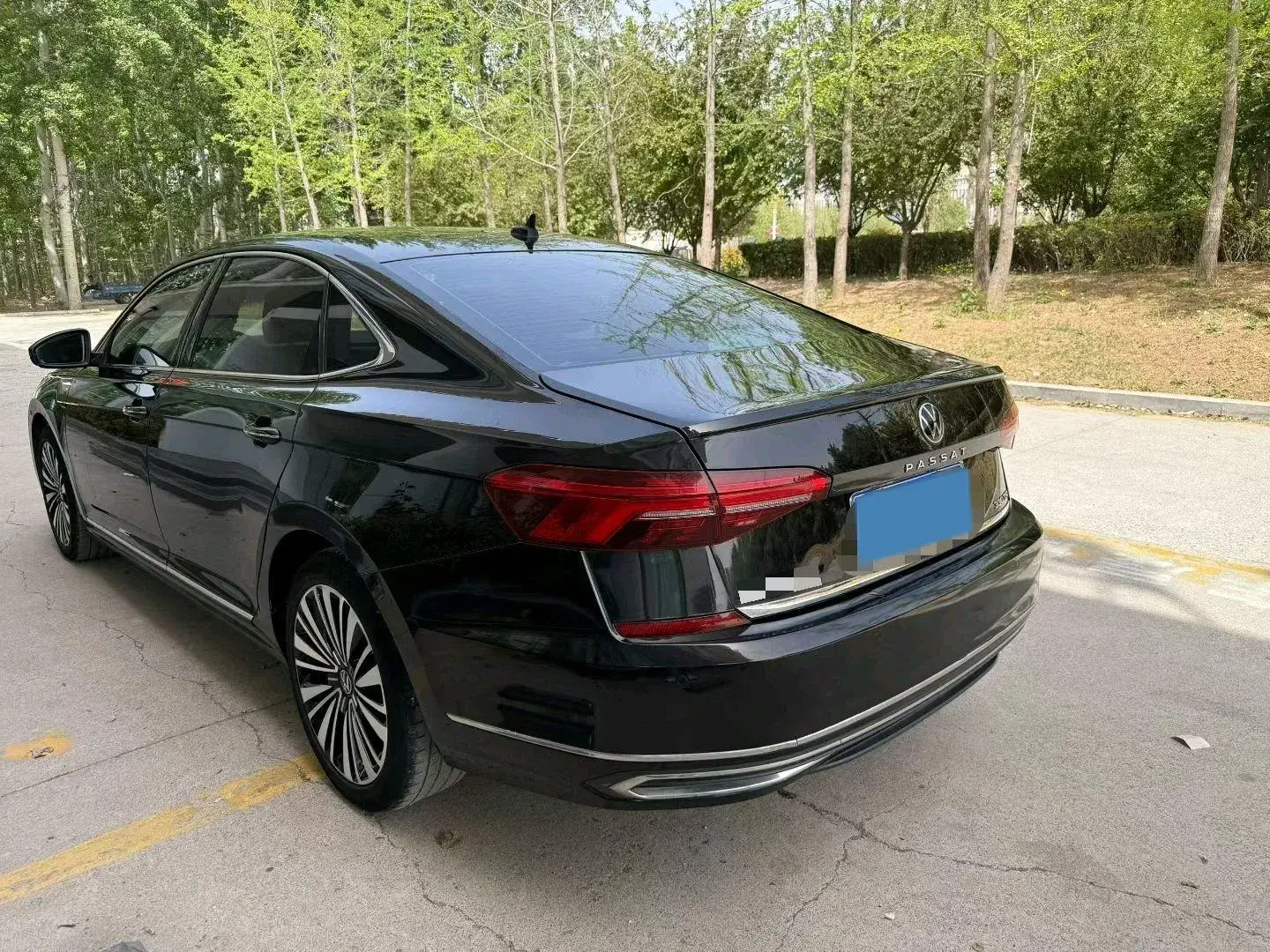 2021 VOLKSWAGEN PASSAT thumbnail 4