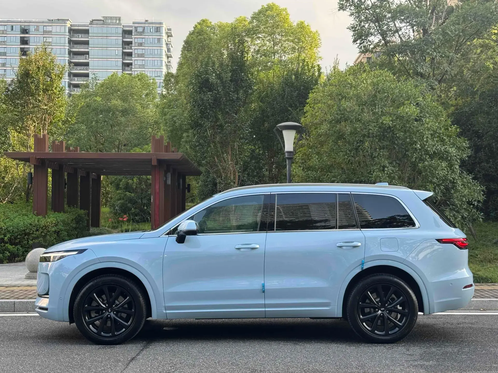 2021 LI ONE thumbnail 3