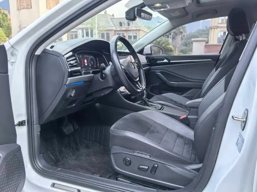 2021 VOLKSWAGEN SAGITAR thumbnail 4