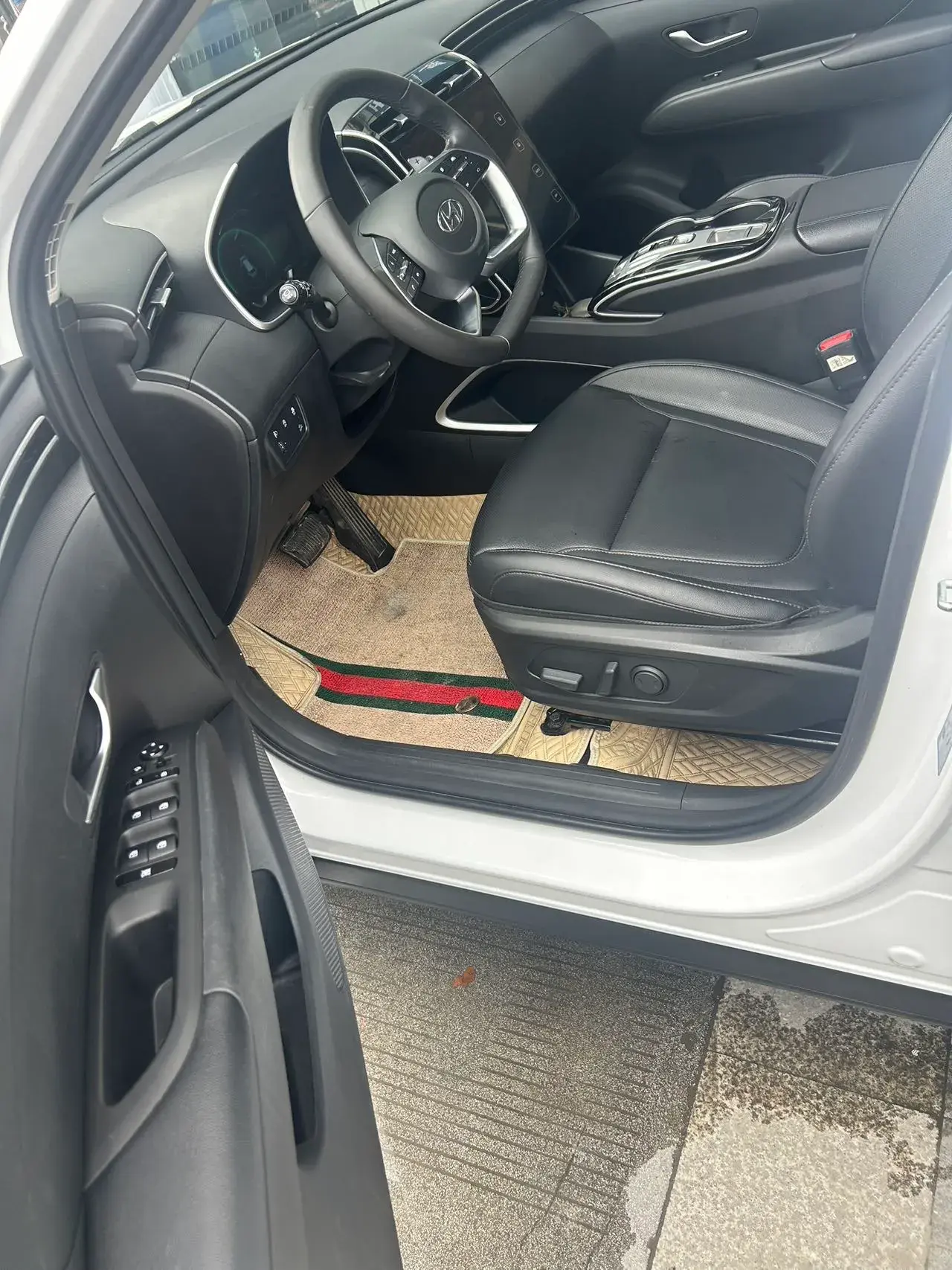 2021 HYUNDAI TUCSON thumbnail 4