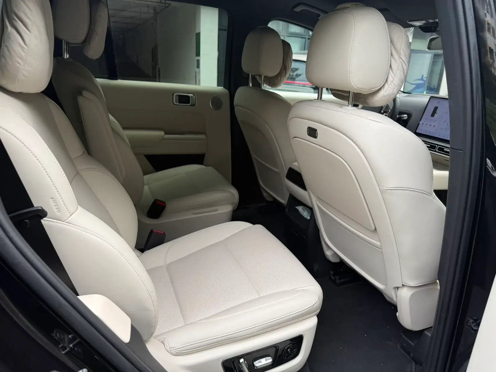 2024 LI L8 thumbnail 4