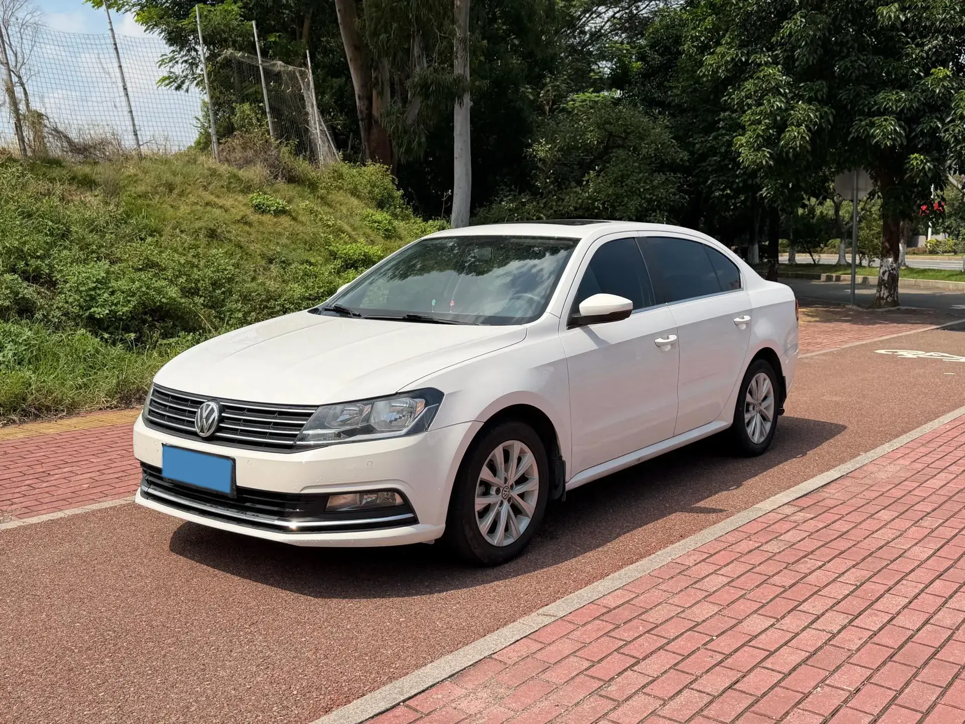 2017 VOLKSWAGEN LAVIDA view 1