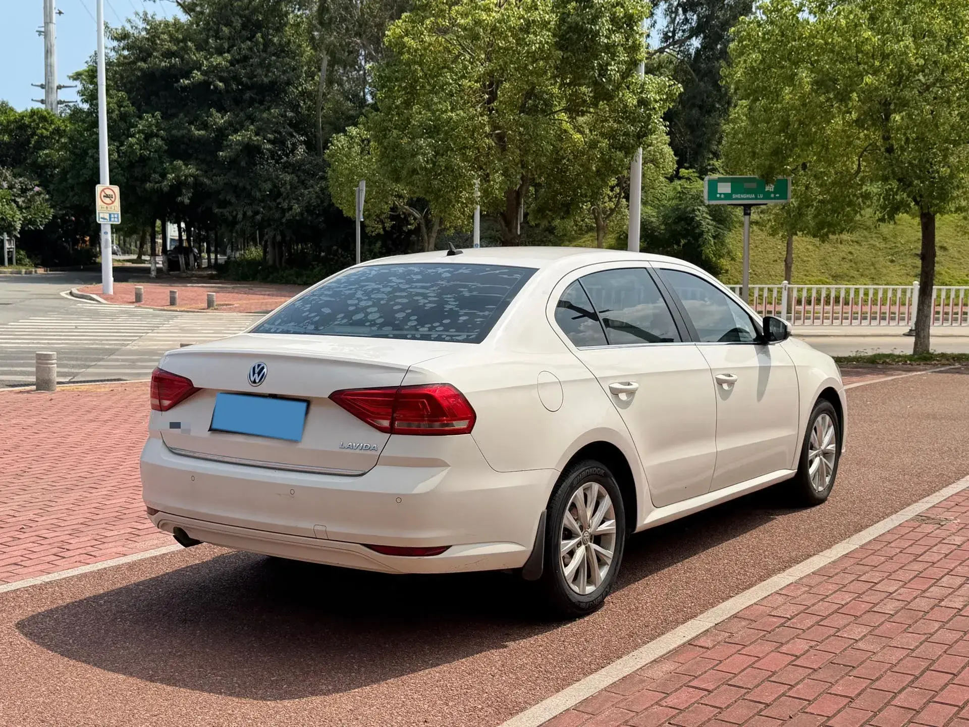 2017 VOLKSWAGEN LAVIDA thumbnail 4