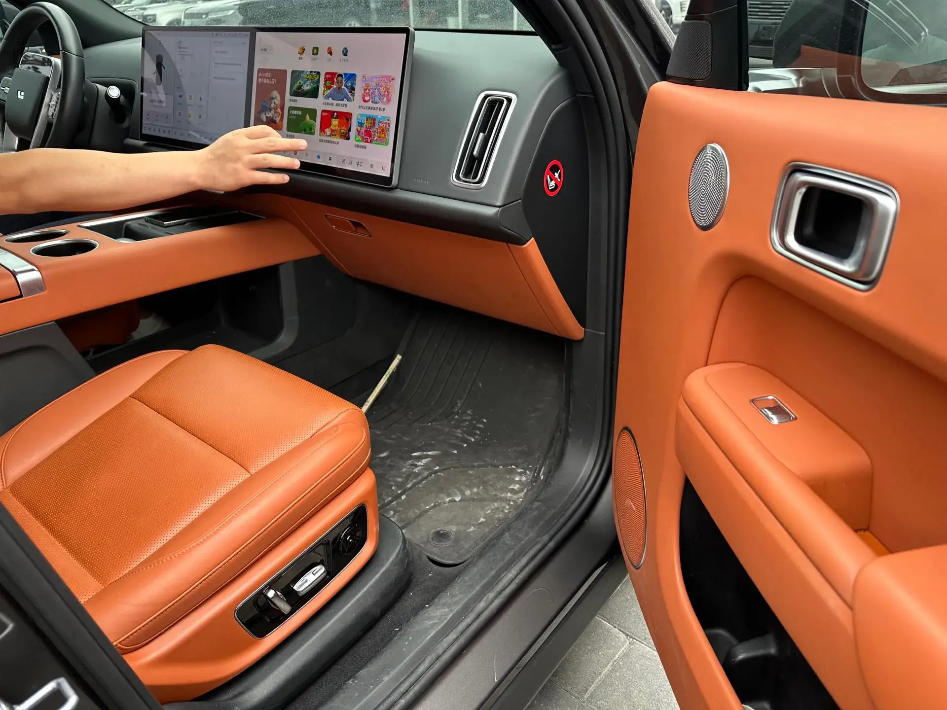 2023 LI L8 thumbnail 2