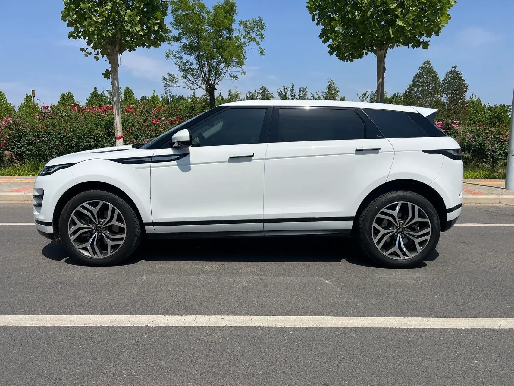 2023 LAND ROVER thumbnail 2