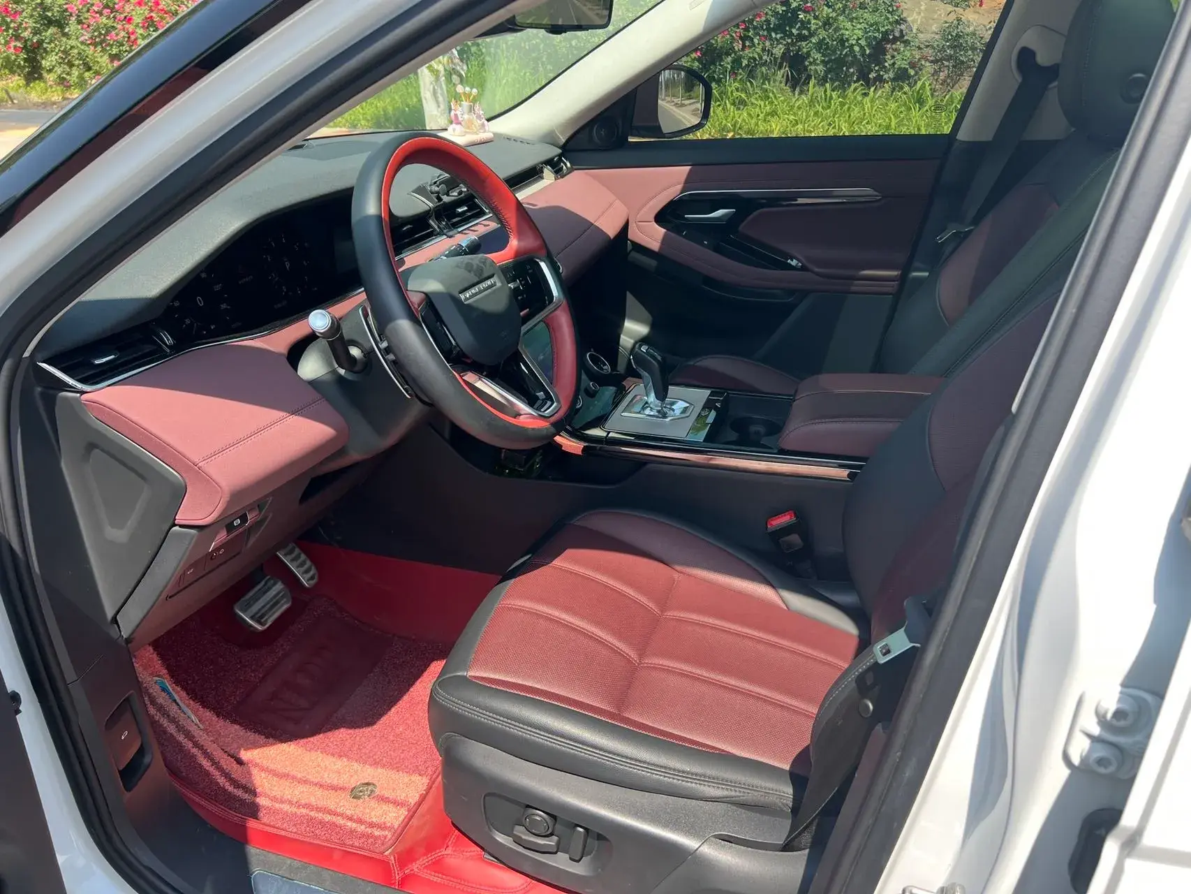 2023 LAND ROVER thumbnail 4