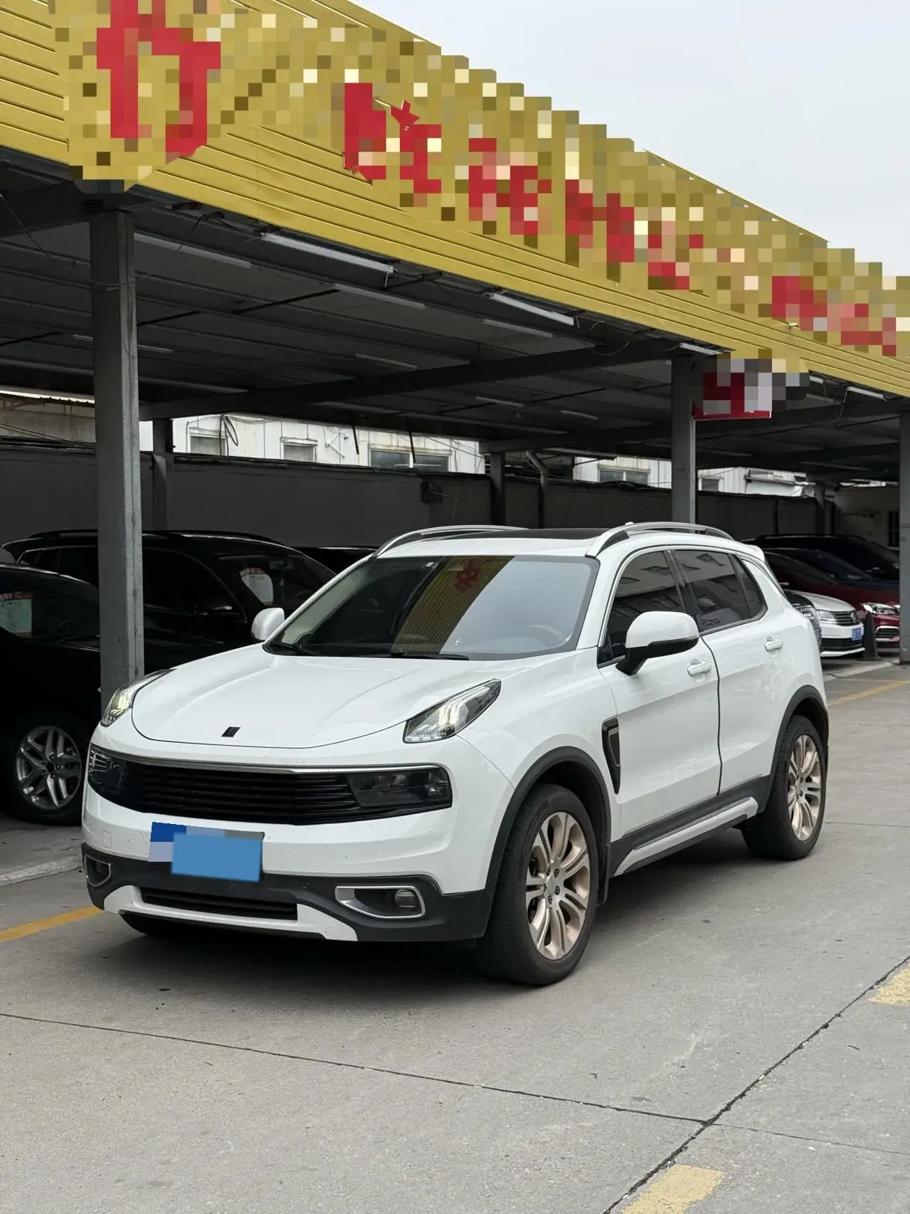 2017 LYNK&CO 01 view 1