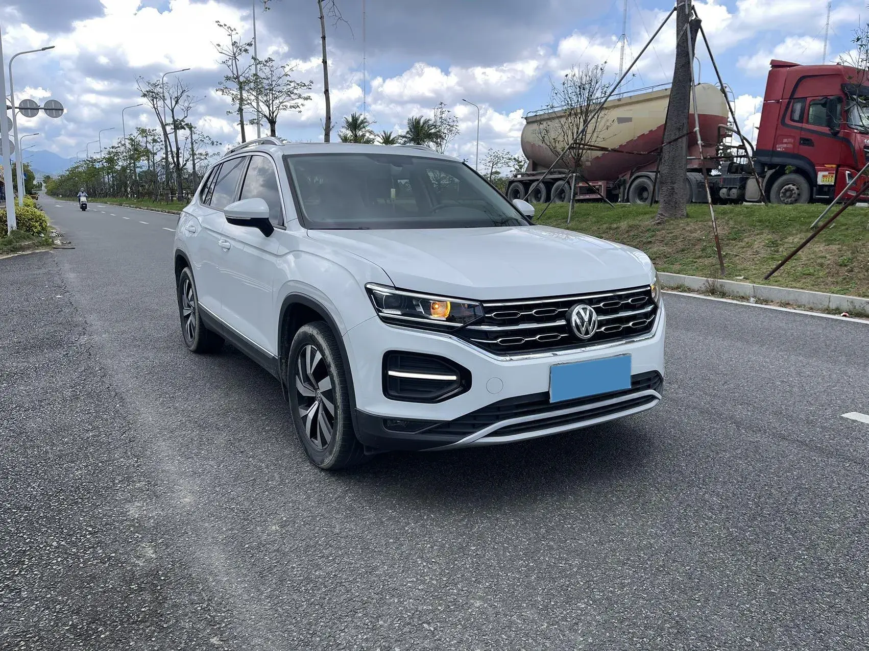 2019 VOLKSWAGEN TAYRON thumbnail 3