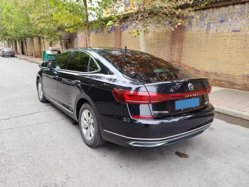 2022 VOLKSWAGEN PASSAT thumbnail 4