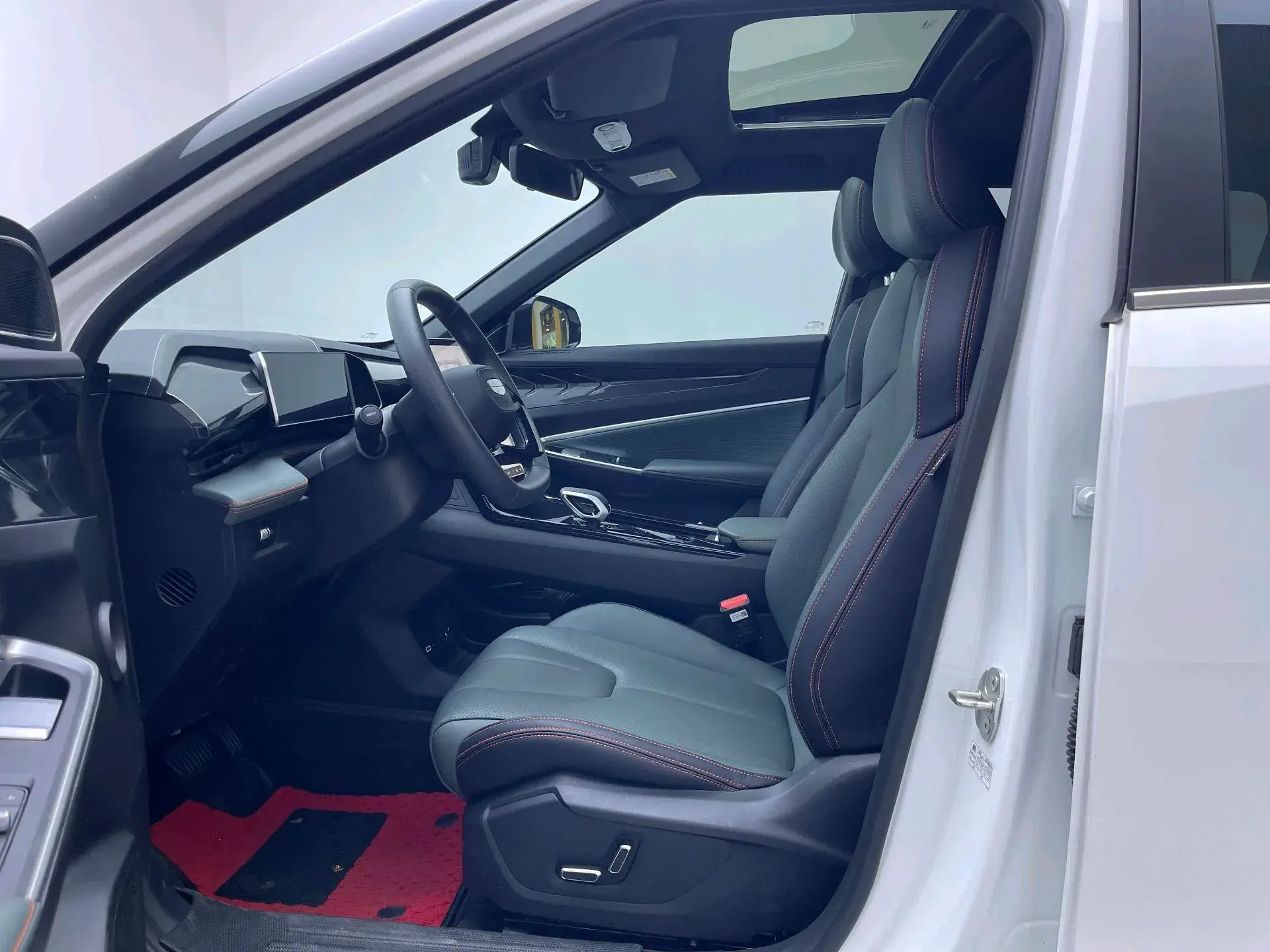 2024 GEELY AZKARRA thumbnail 4