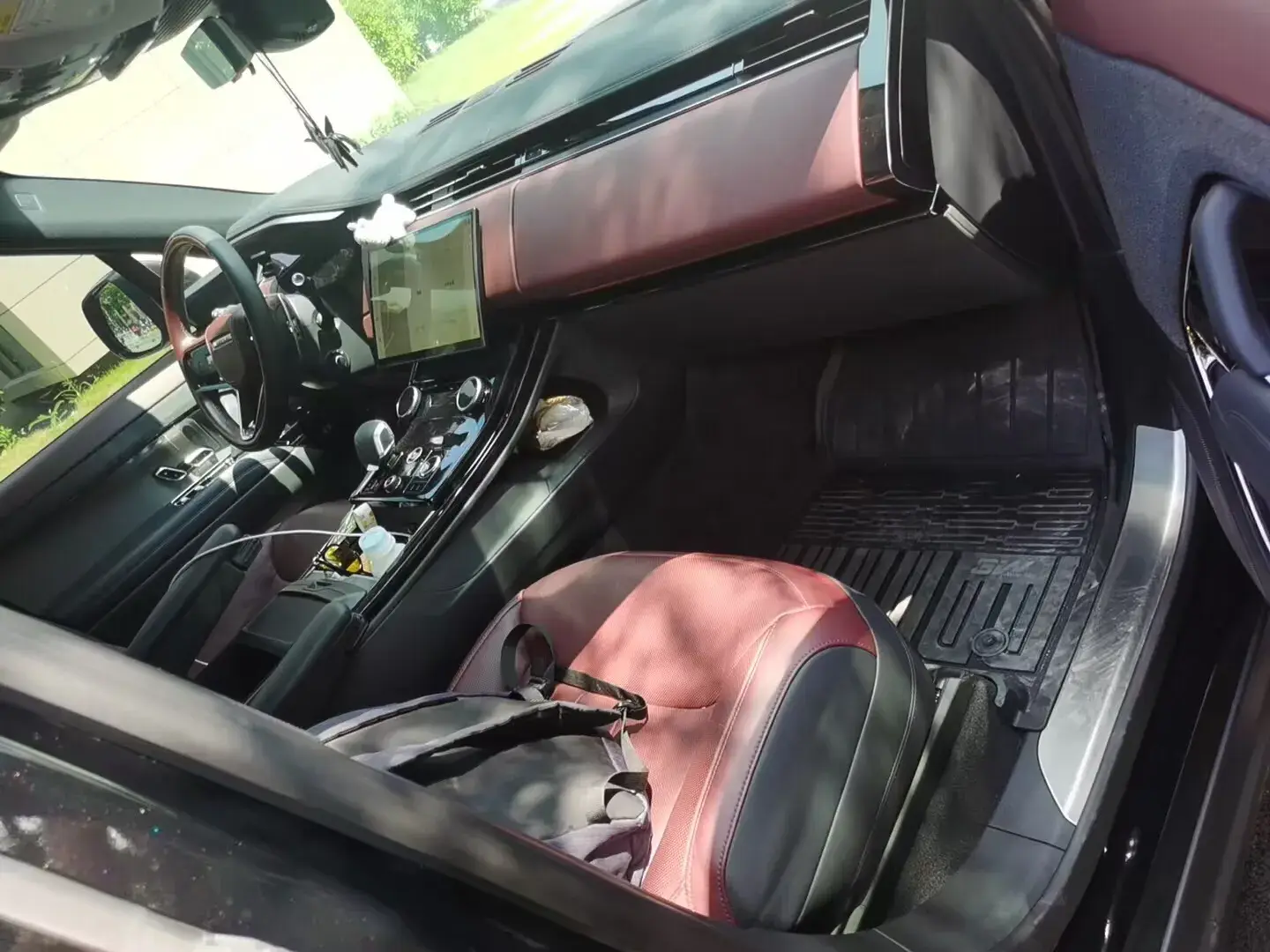 2023 LAND ROVER thumbnail 4