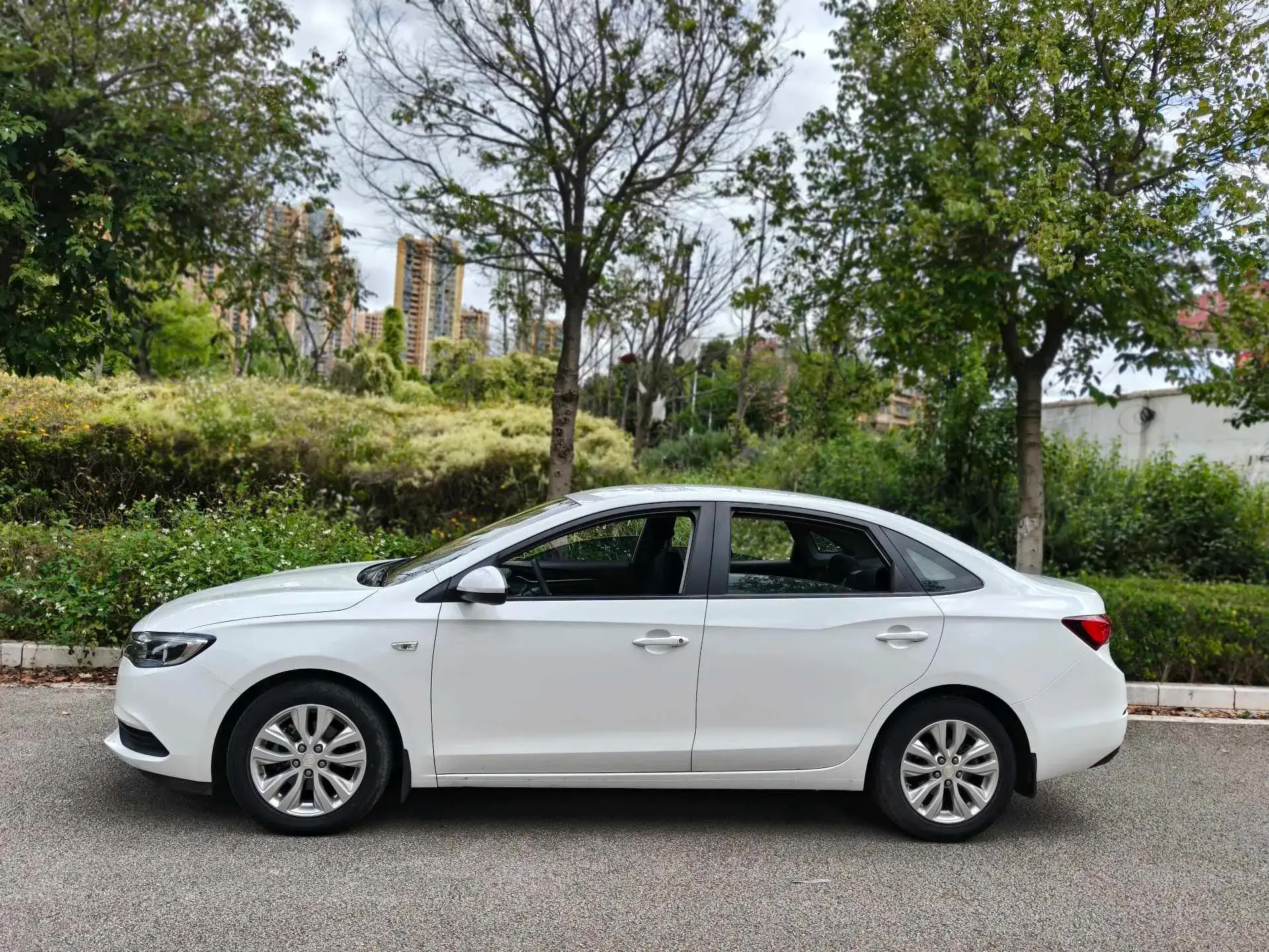 2021 BUICK EXCELLE thumbnail 3