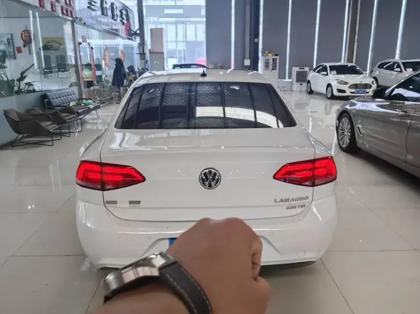 2018 VOLKSWAGEN LAMANDO thumbnail 3