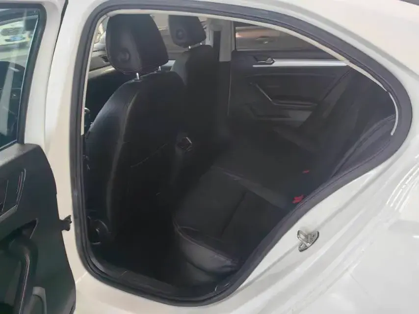 2018 VOLKSWAGEN LAMANDO thumbnail 4