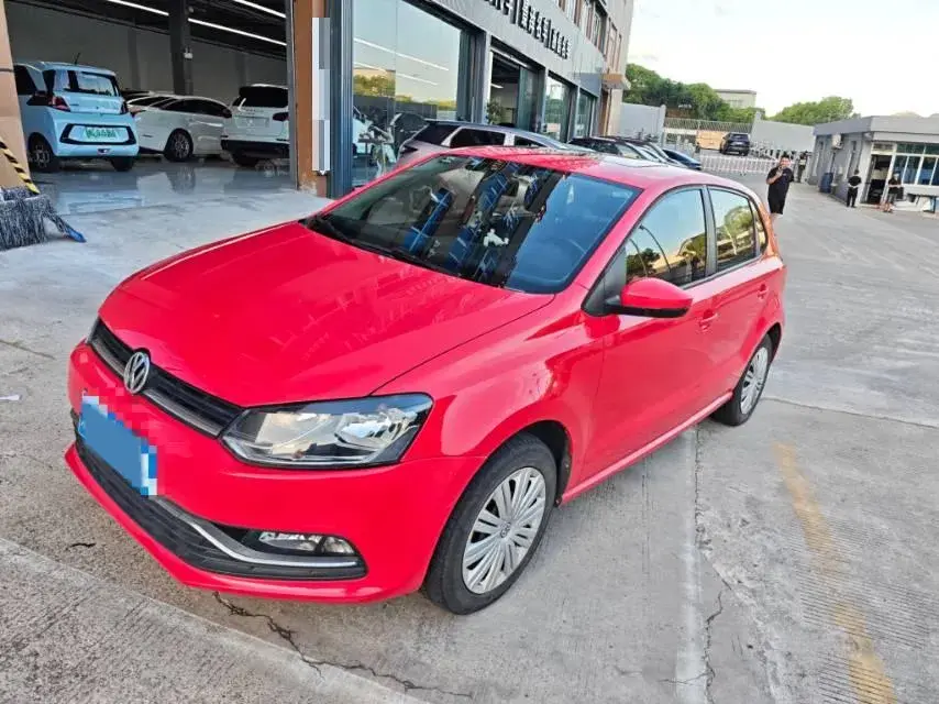 2016 VOLKSWAGEN POLO view 1