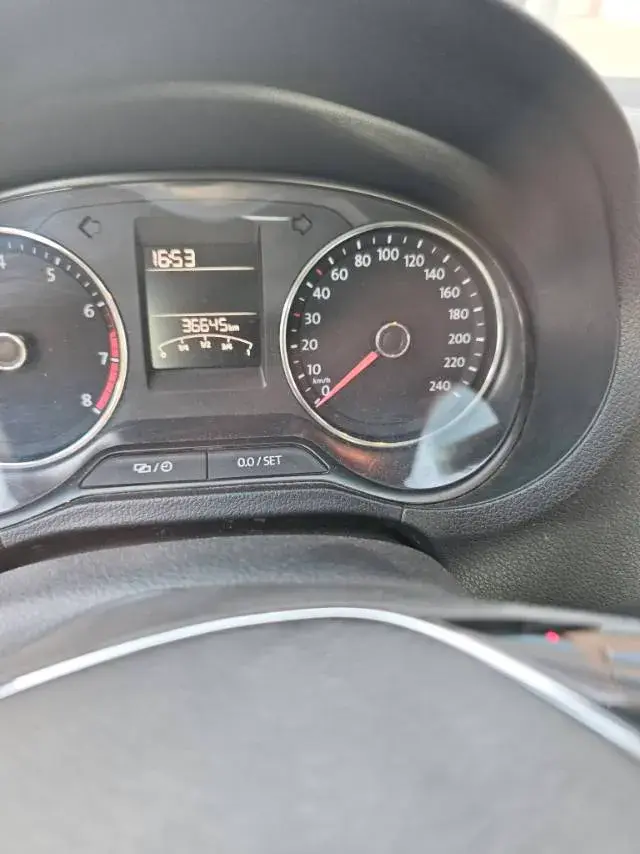 2016 VOLKSWAGEN POLO thumbnail 4