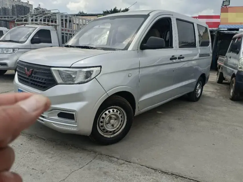 2019 WULING HONGGUANG view 1