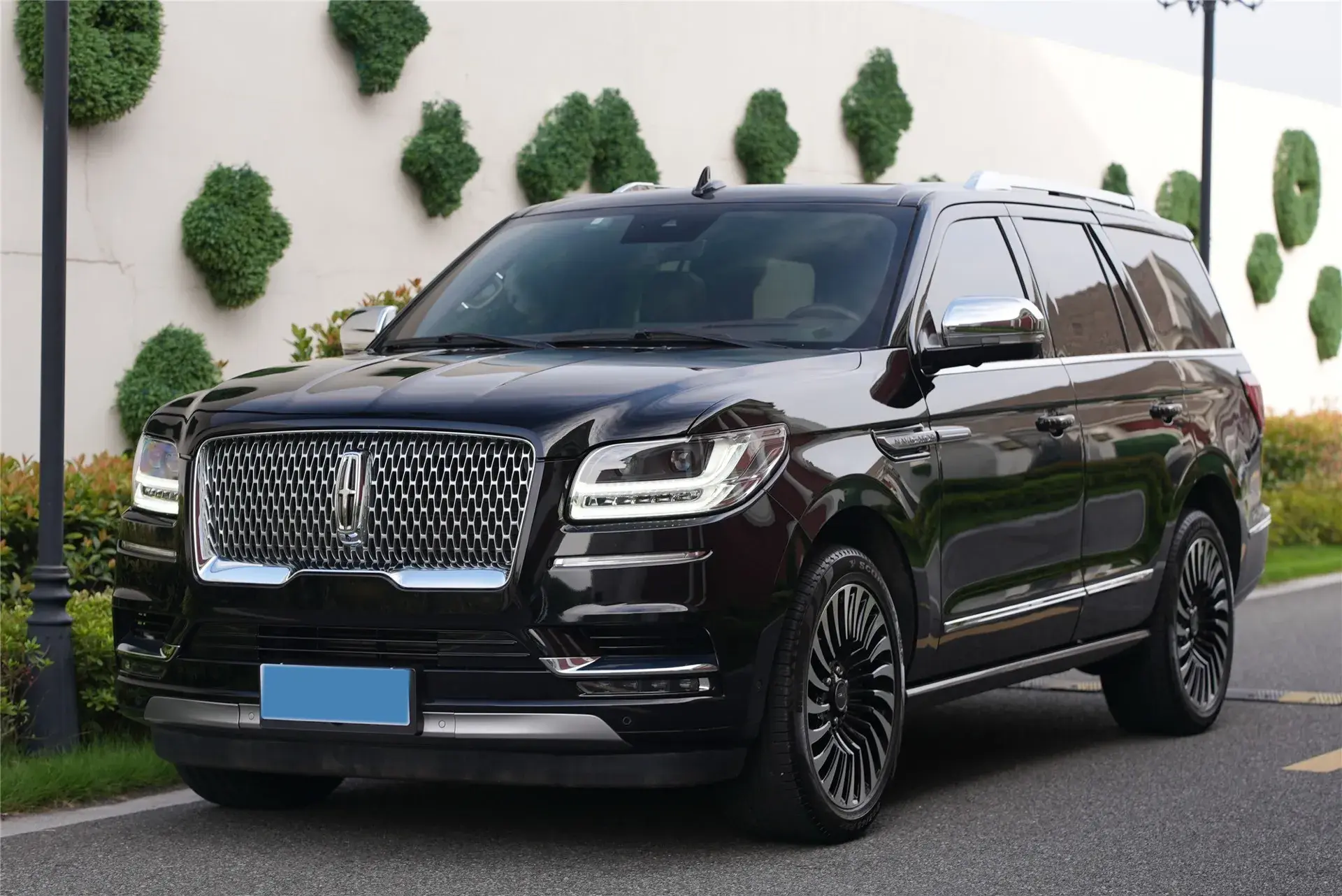 2020 LINCOLN NAVIGATOR view 1