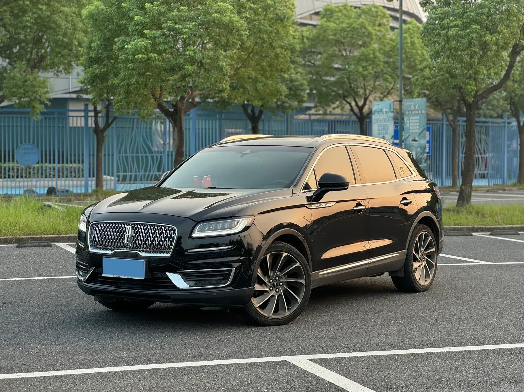 2019 LINCOLN NAUTILUS view 1