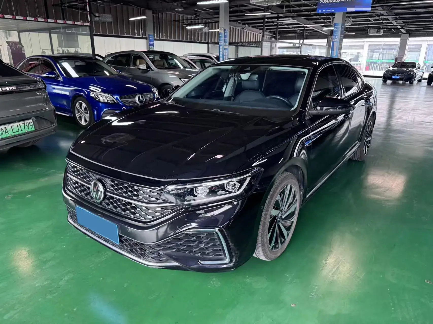 2022 VOLKSWAGEN PASSAT view 1