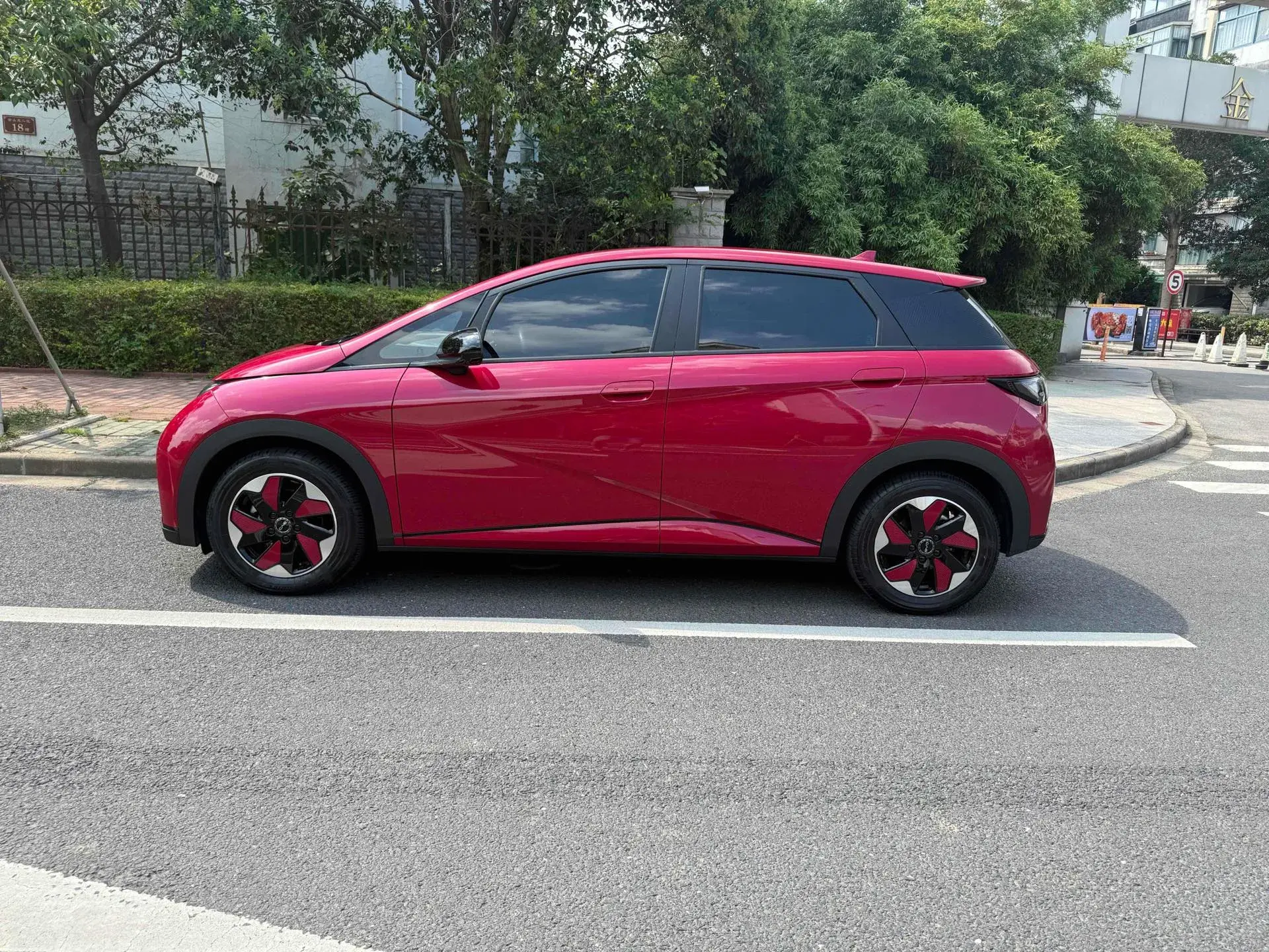 2024 BYD DOLPHIN thumbnail 3