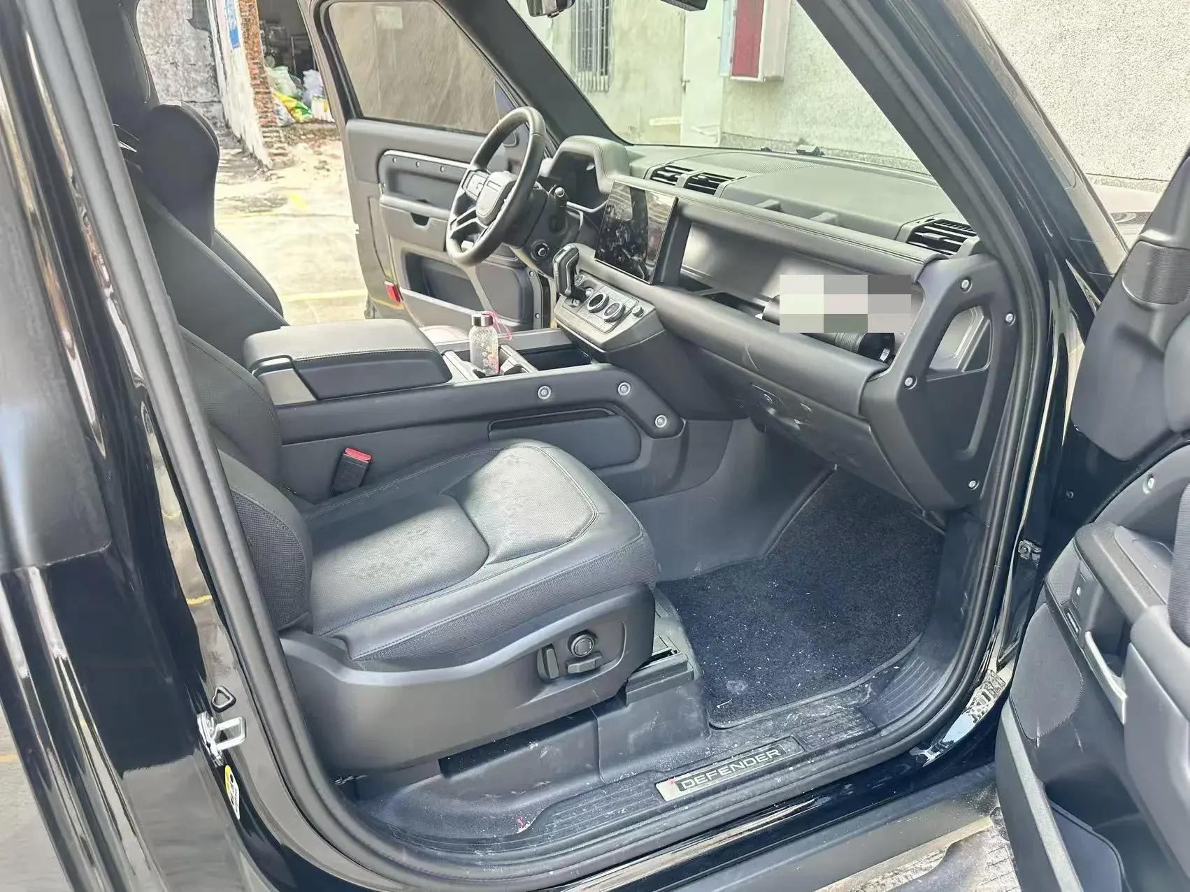 2025 LAND ROVER thumbnail 4