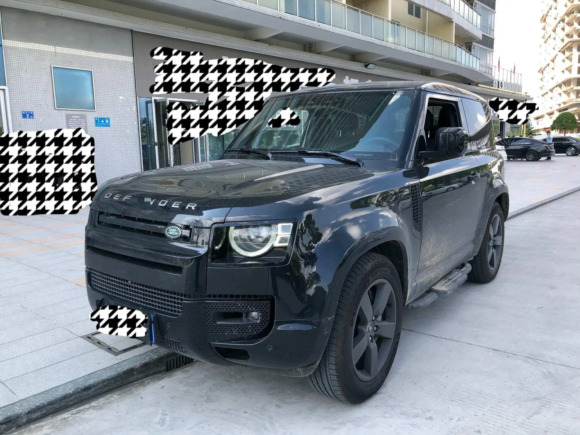 2025 LAND ROVER view 1