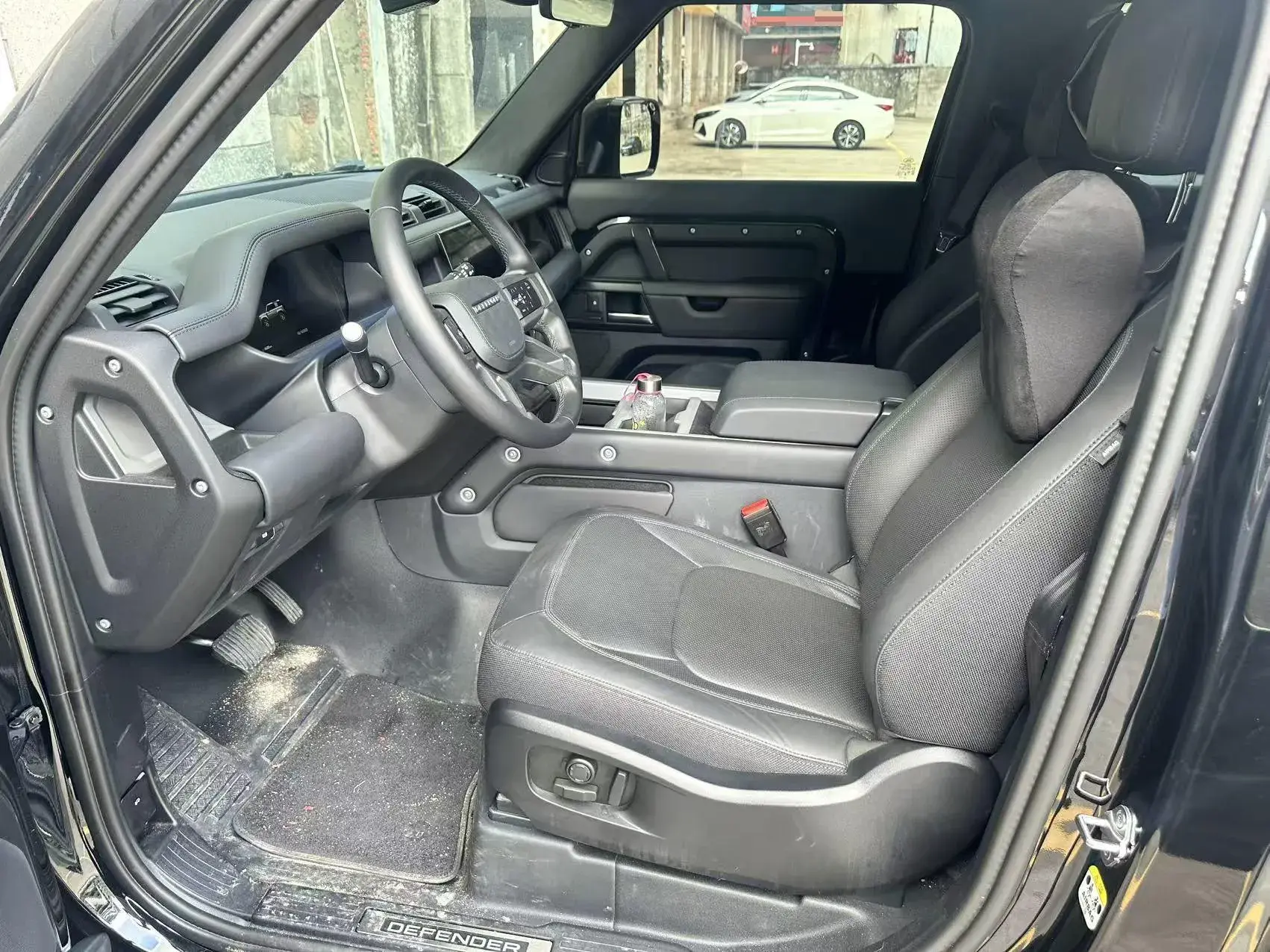 2025 LAND ROVER thumbnail 2