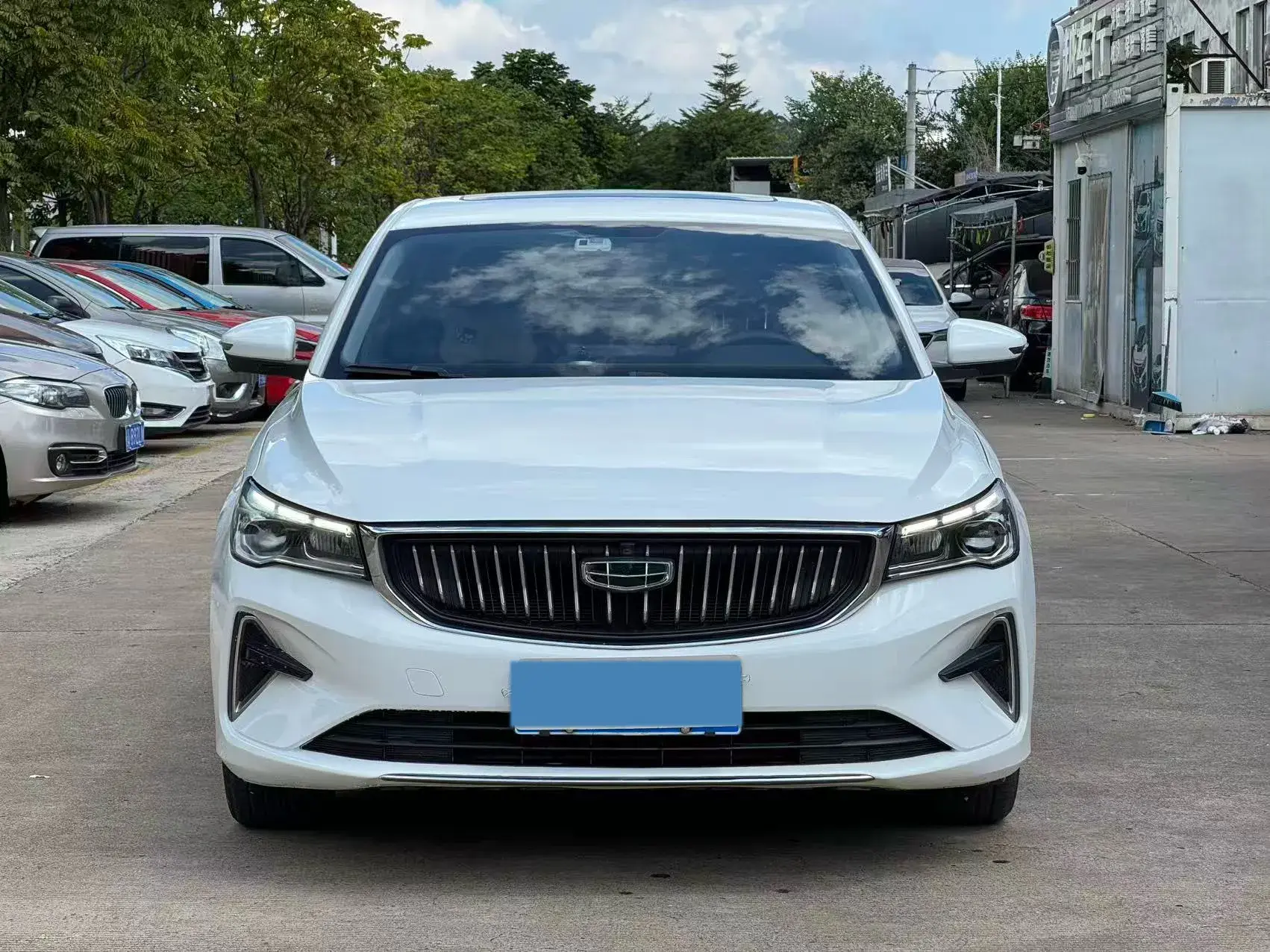 2022 GEELY EMGRAND thumbnail 2