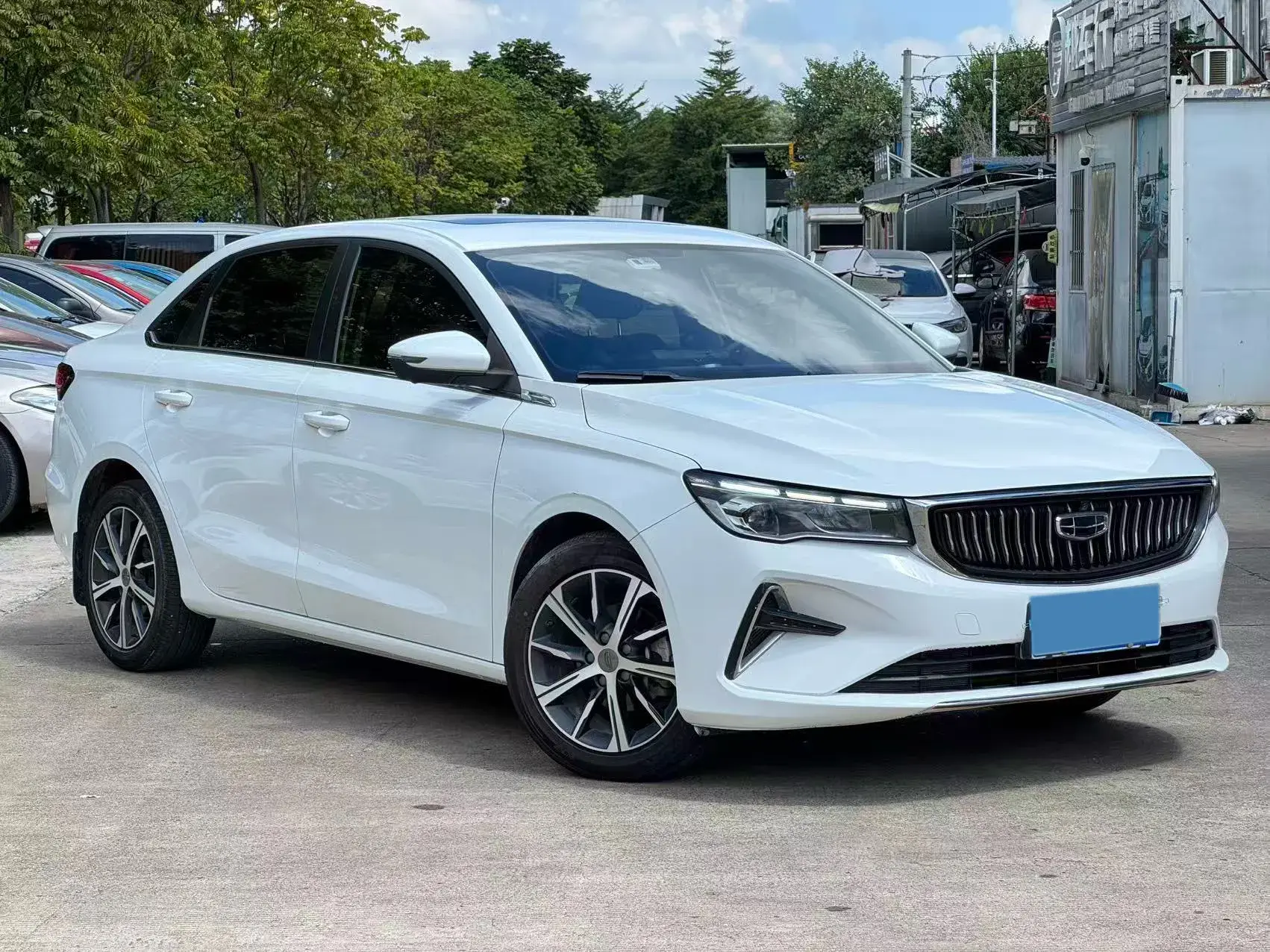 2022 GEELY EMGRAND thumbnail 3