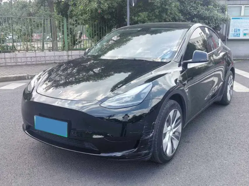 2022 TESLA MODEL view 1