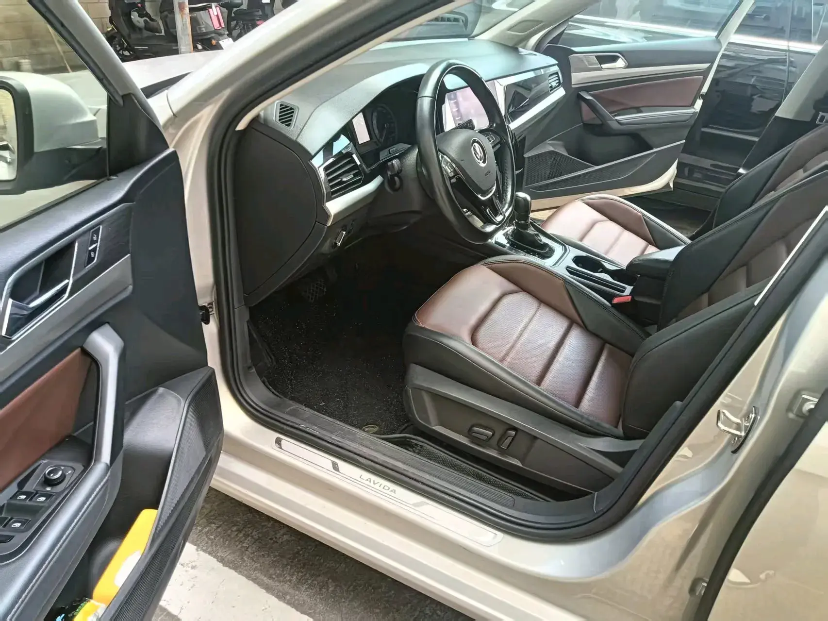 2021 VOLKSWAGEN LAVIDA thumbnail 2